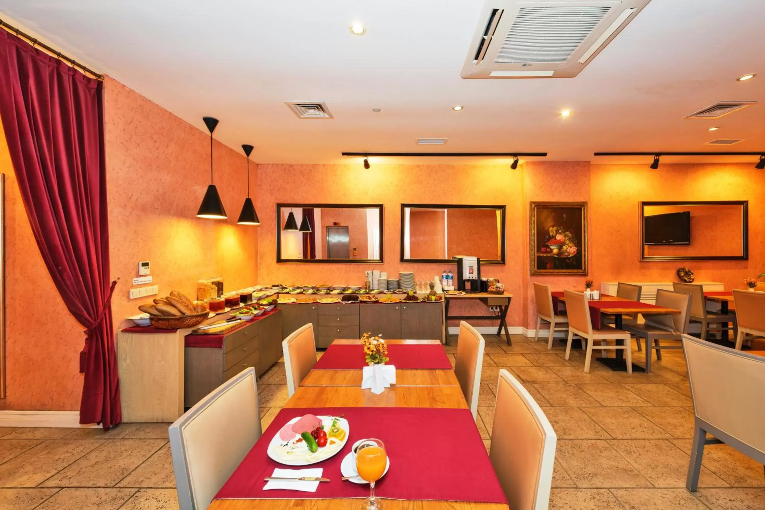 Restaurant/Places to Eat in Agora Life Hotel - Special Class
