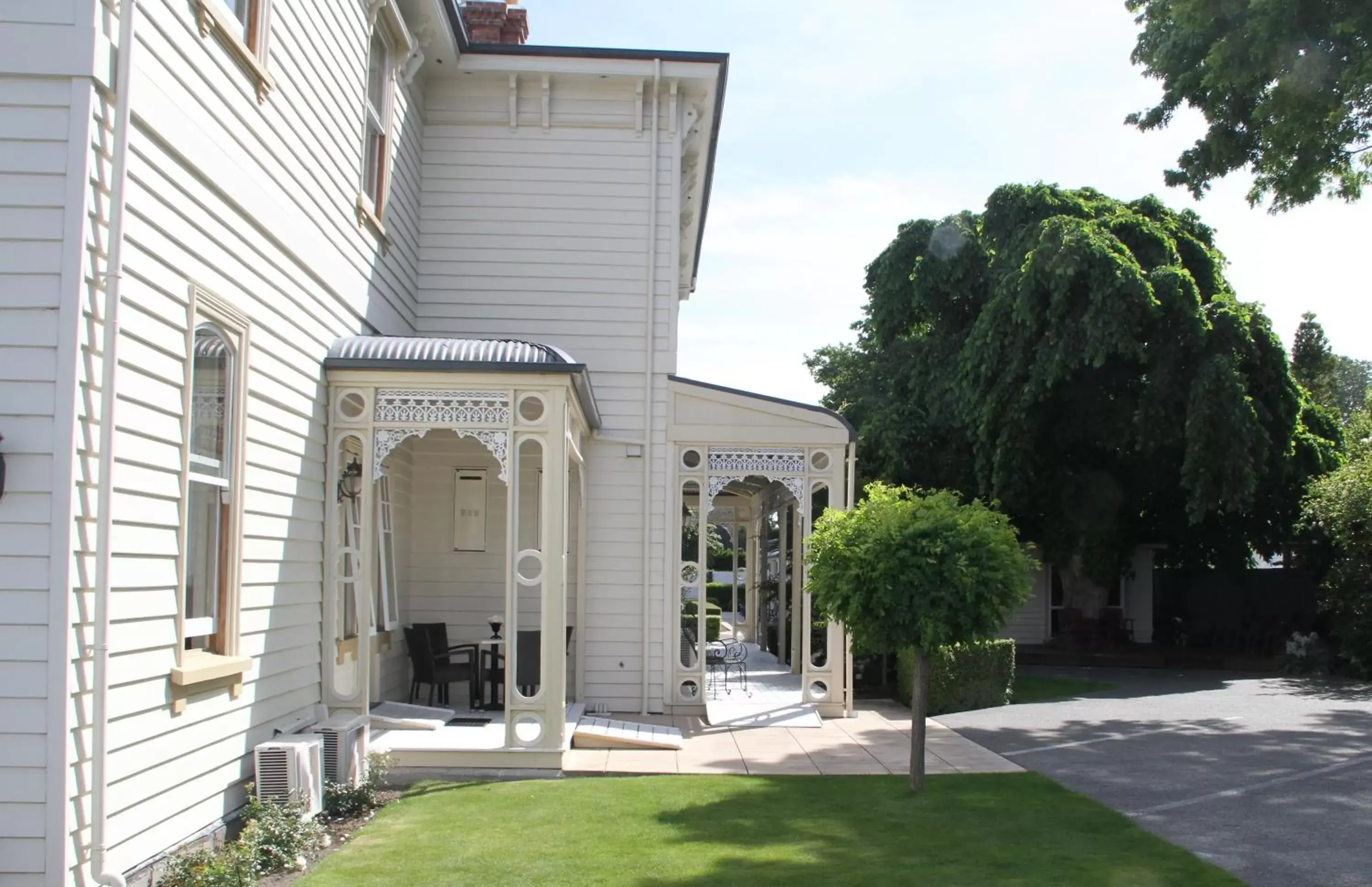 Facade/entrance in Merivale Manor Facade/entrance in Merivale Manor