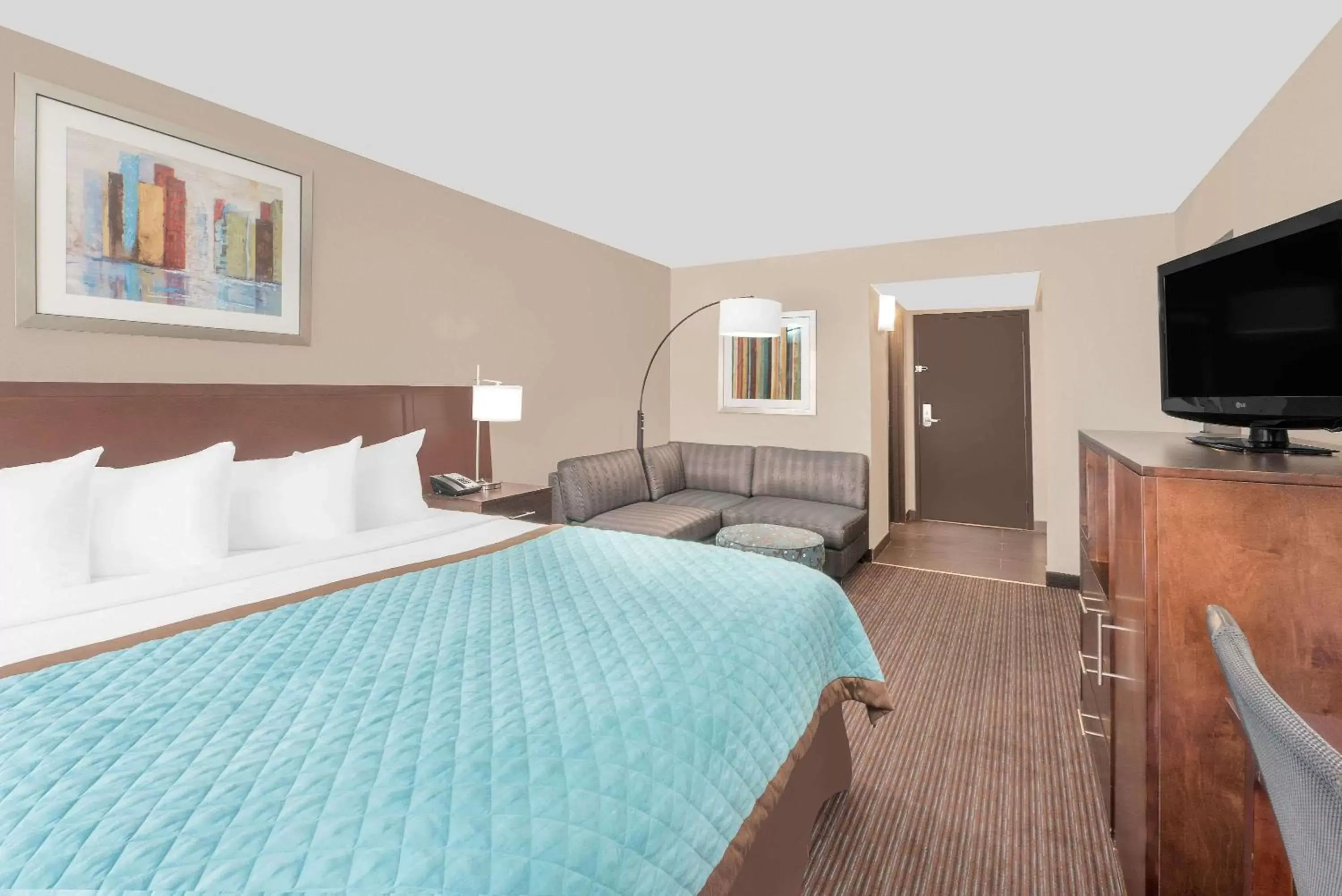 Photo of the whole room, Bed in Wyndham Garden Midland