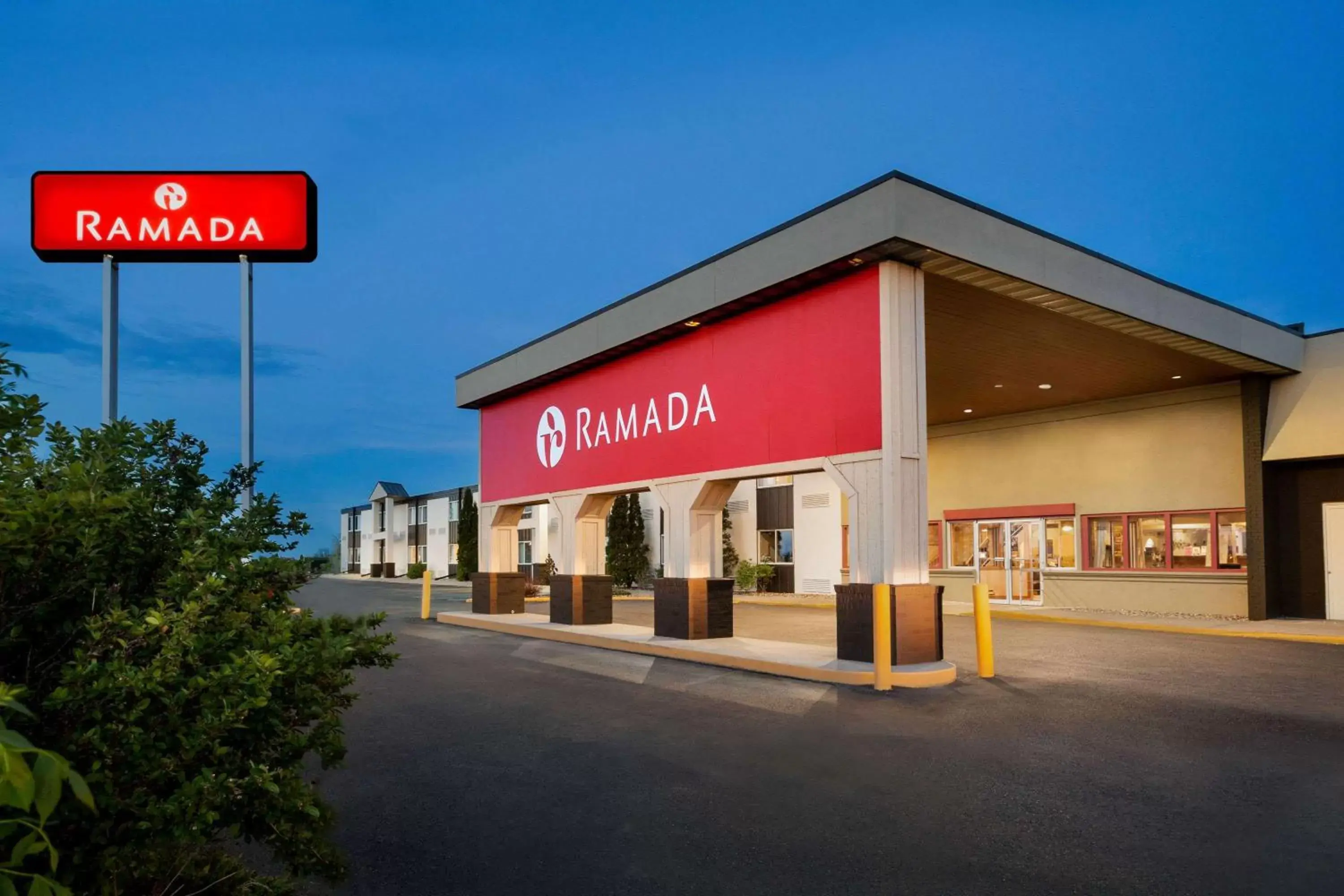 Property building in Ramada by Wyndham Bismarck Property building in Ramada by Wyndham Bismarck