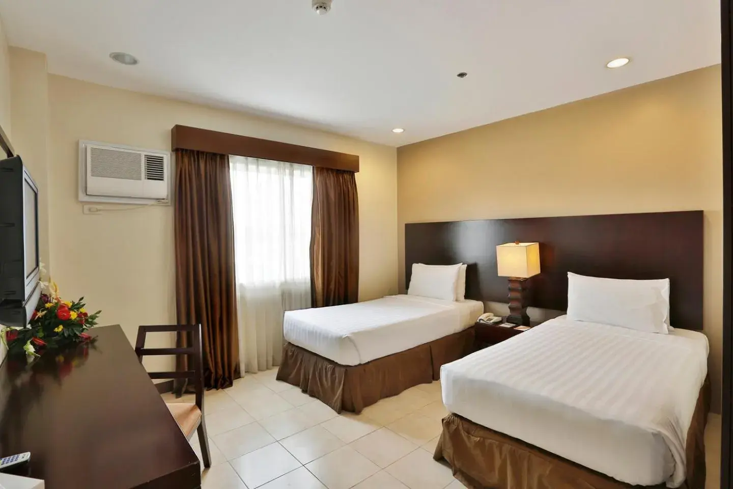 Bed in Alpa City Suites Hotel