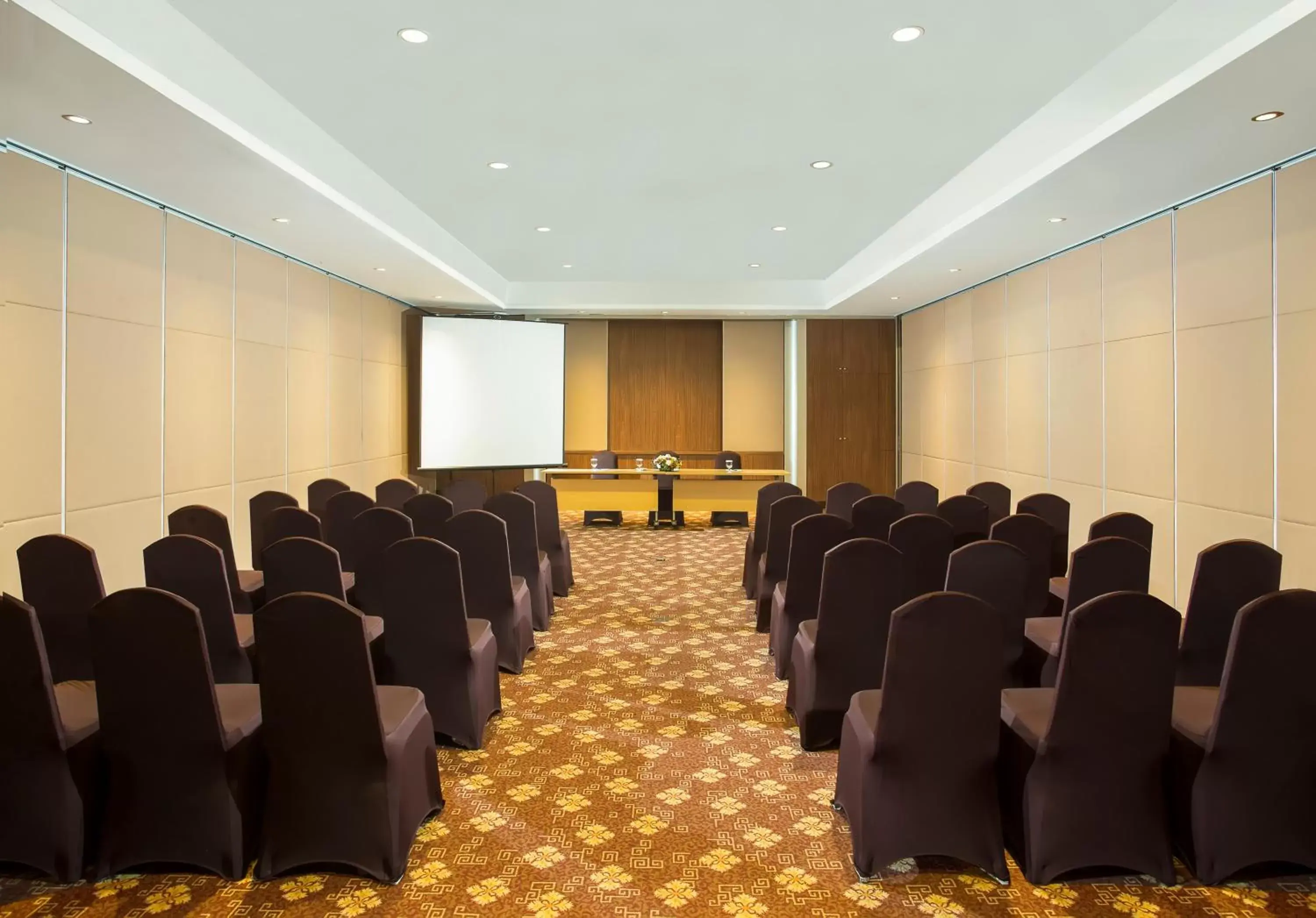 Meeting/conference room in Swiss-Belhotel Bogor