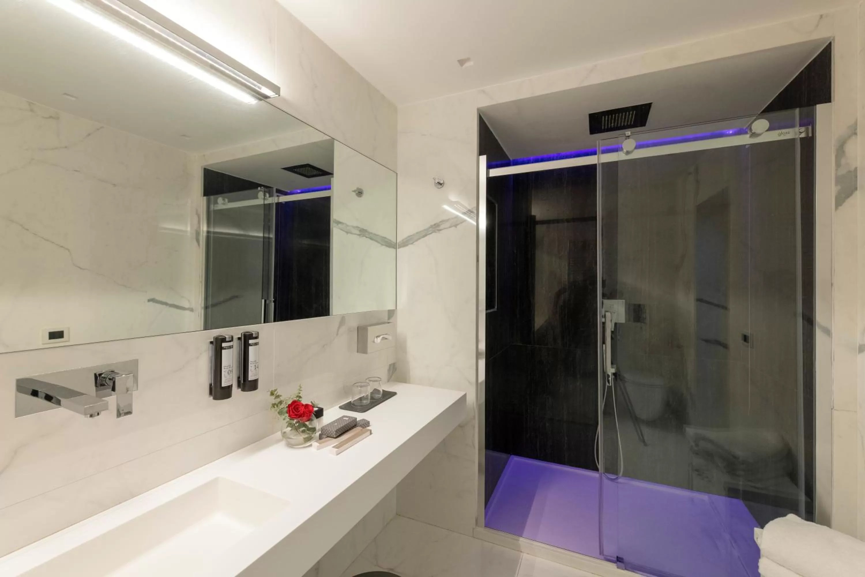 Shower in Argentina Residenza Style Hotel