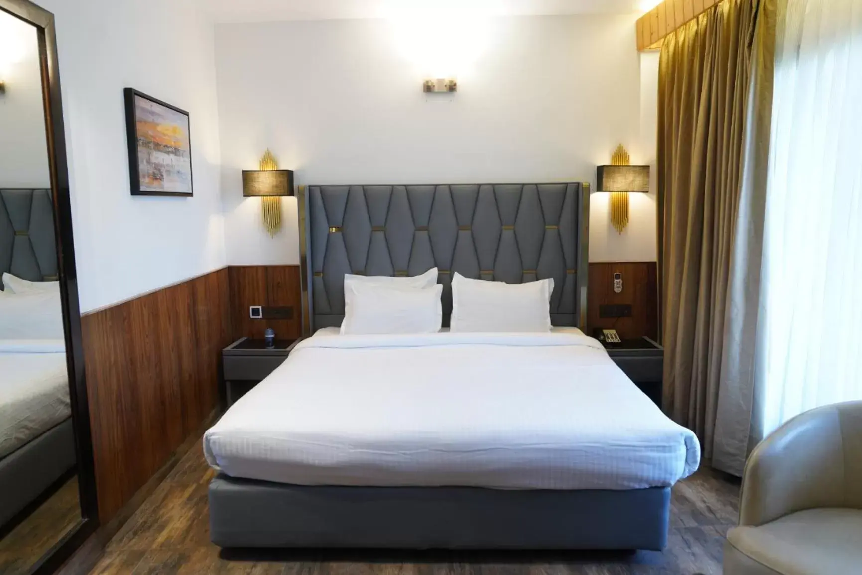 Bedroom, Bed in Kasauli Hills Resort