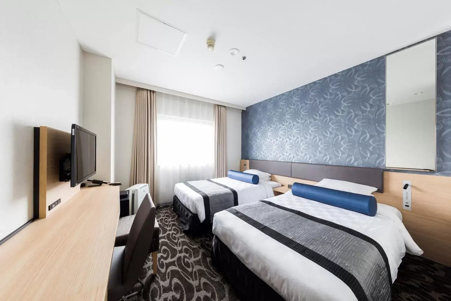 Photo of the whole room, Bed in Shin Osaka Esaka Tokyu REI Hotel