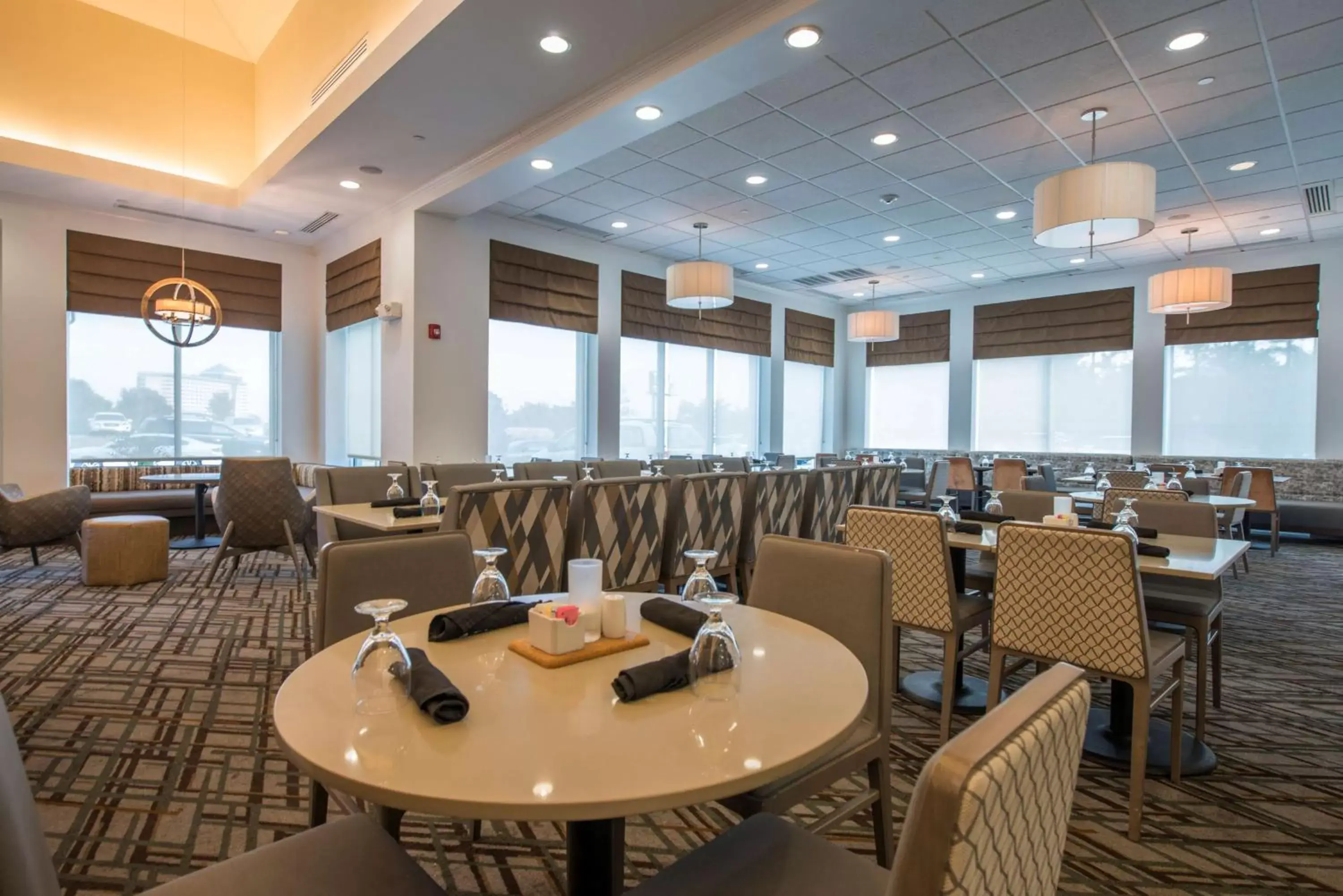 Dining area, Restaurant/Places to Eat in Hilton Garden Inn Atlanta Airport North