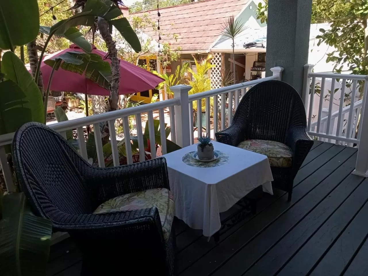 Patio, Balcony/Terrace in Sea Breeze Manor Inn