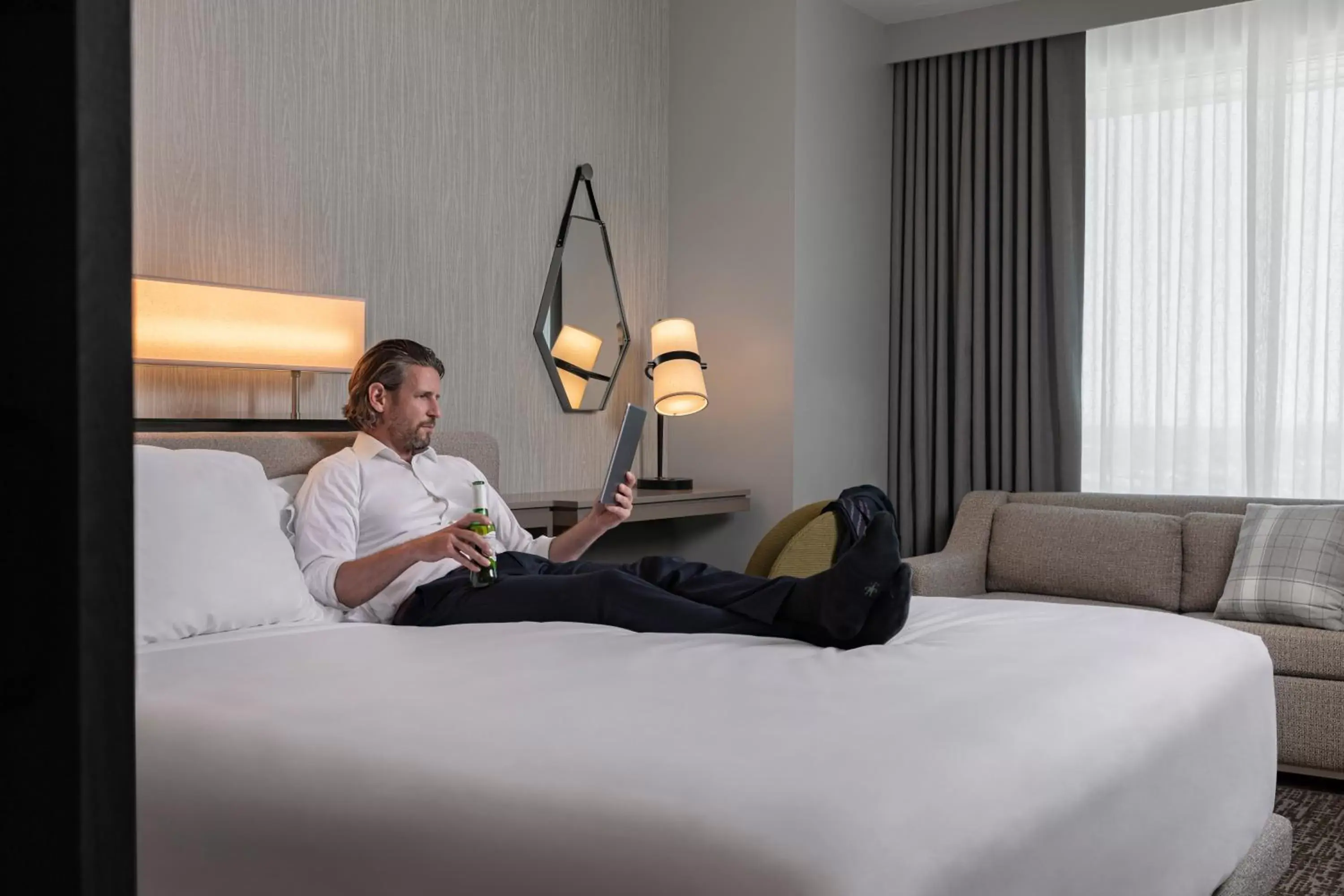 Bedroom in Hyatt Regency Portland at the Oregon Convention Center