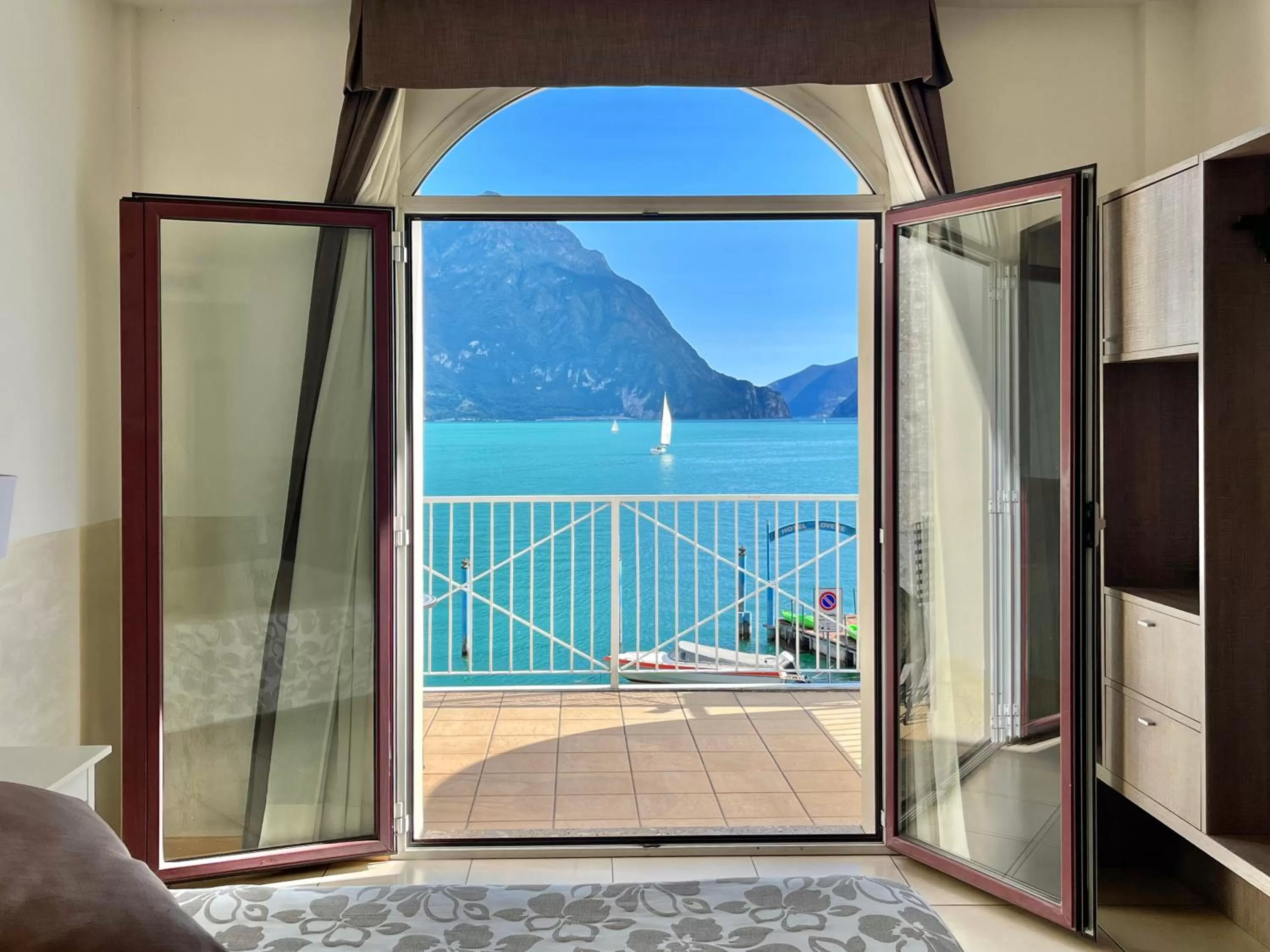 TV and multimedia in Hotel Lovere Resort & Spa