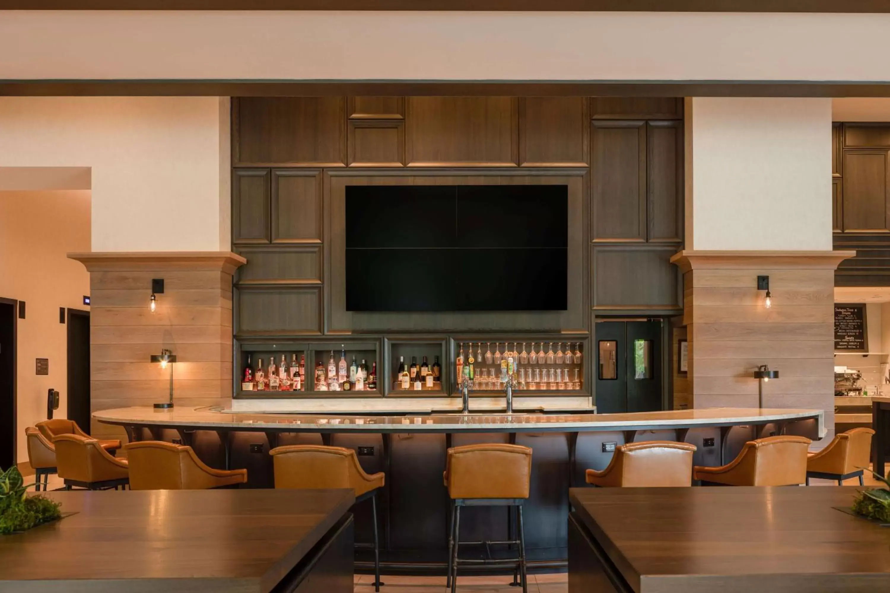 Lounge or bar, TV/Entertainment Center in Canopy By Hilton Dallas Uptown