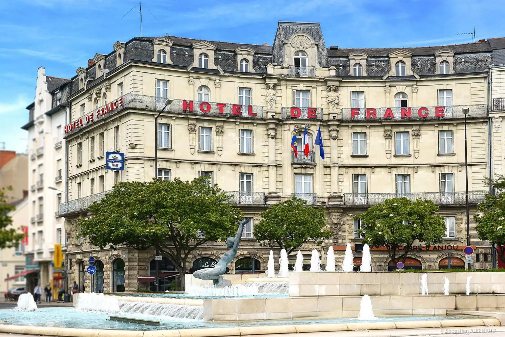 Property Building in Hôtel De France