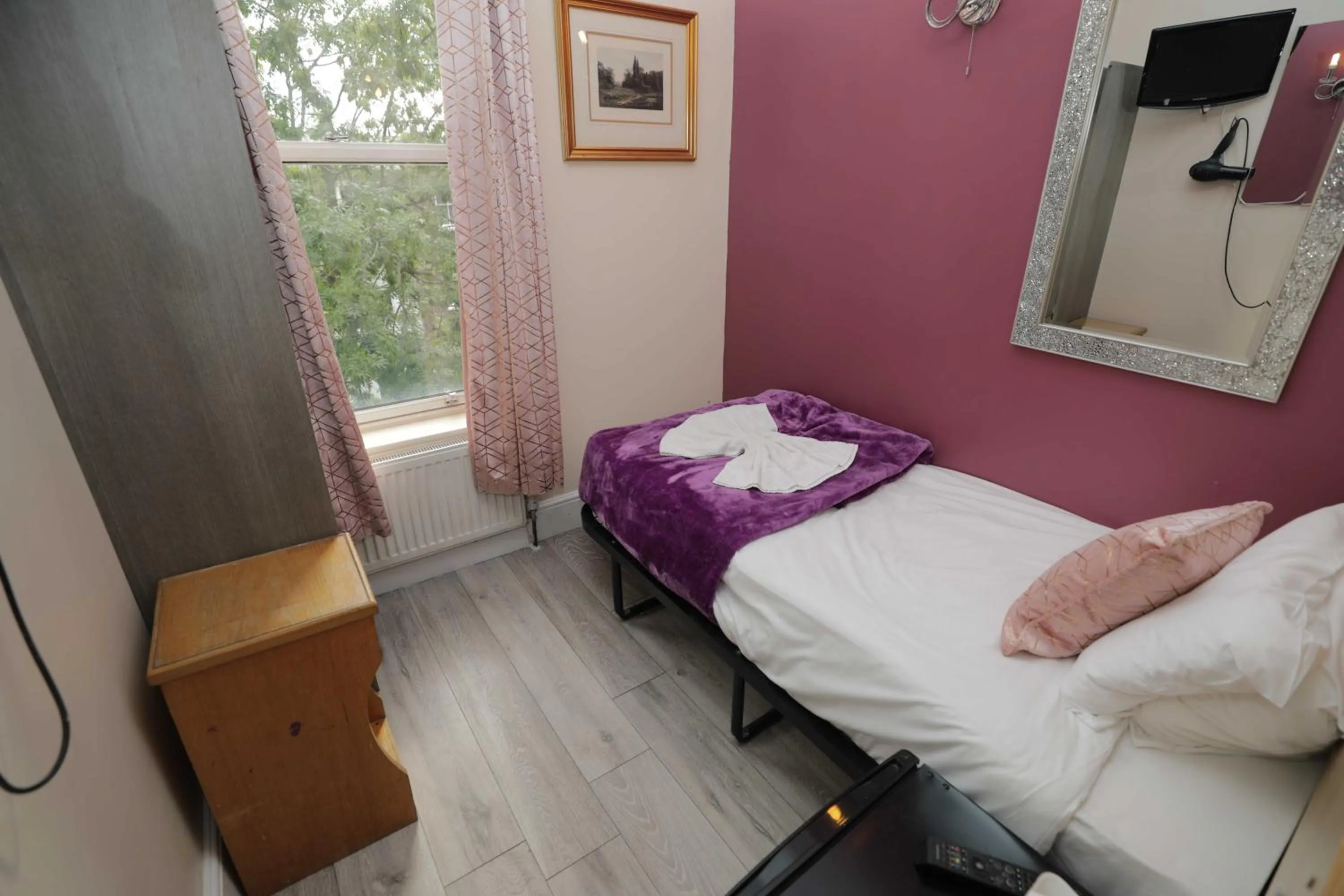 Bed in Holland Inn Hotel