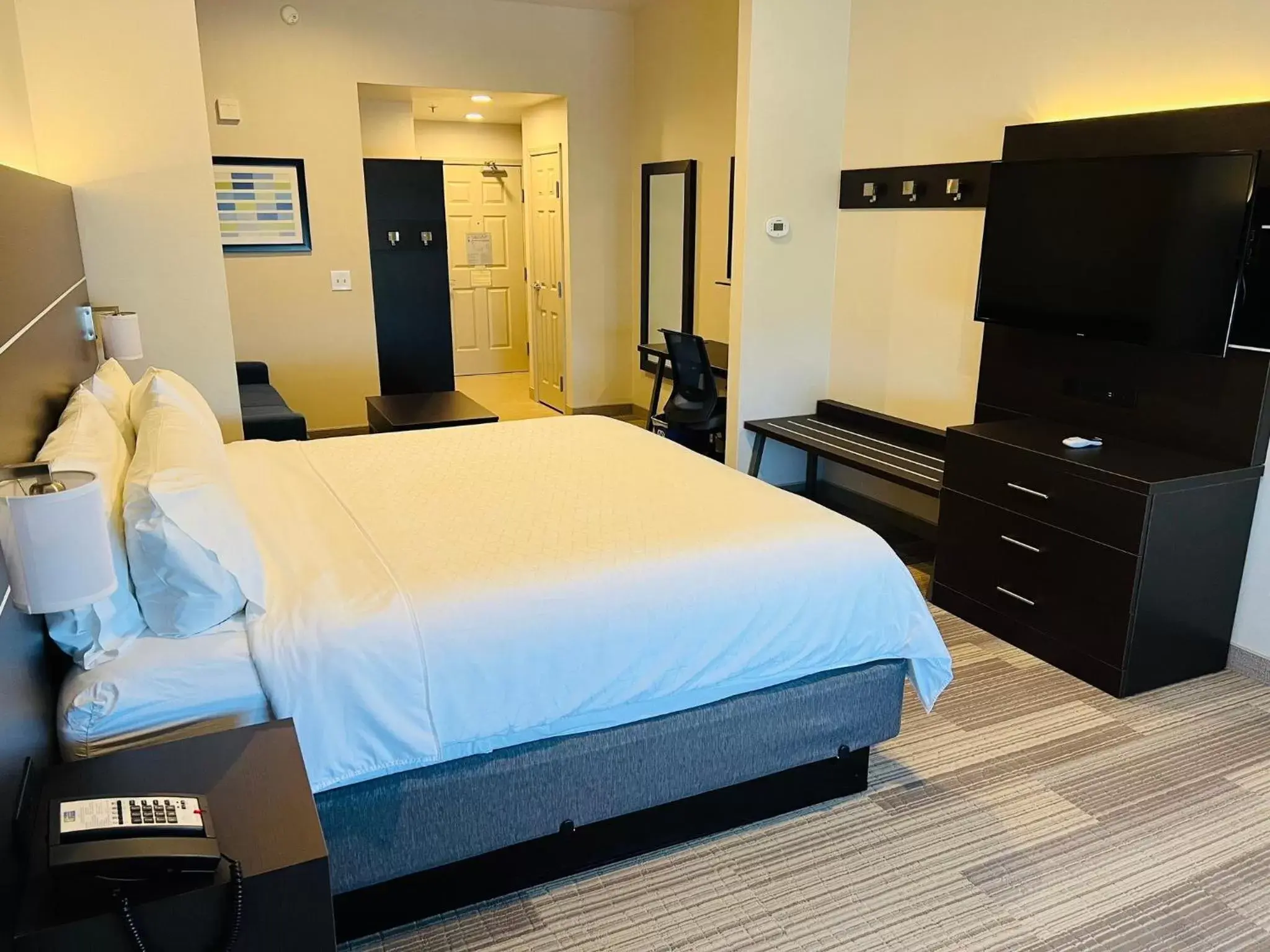 Photo of the whole room, Bed in Holiday Inn Express & Suites Salinas by IHG Photo of the whole room, Bed in Holiday Inn Express & Suites Salinas by IHG