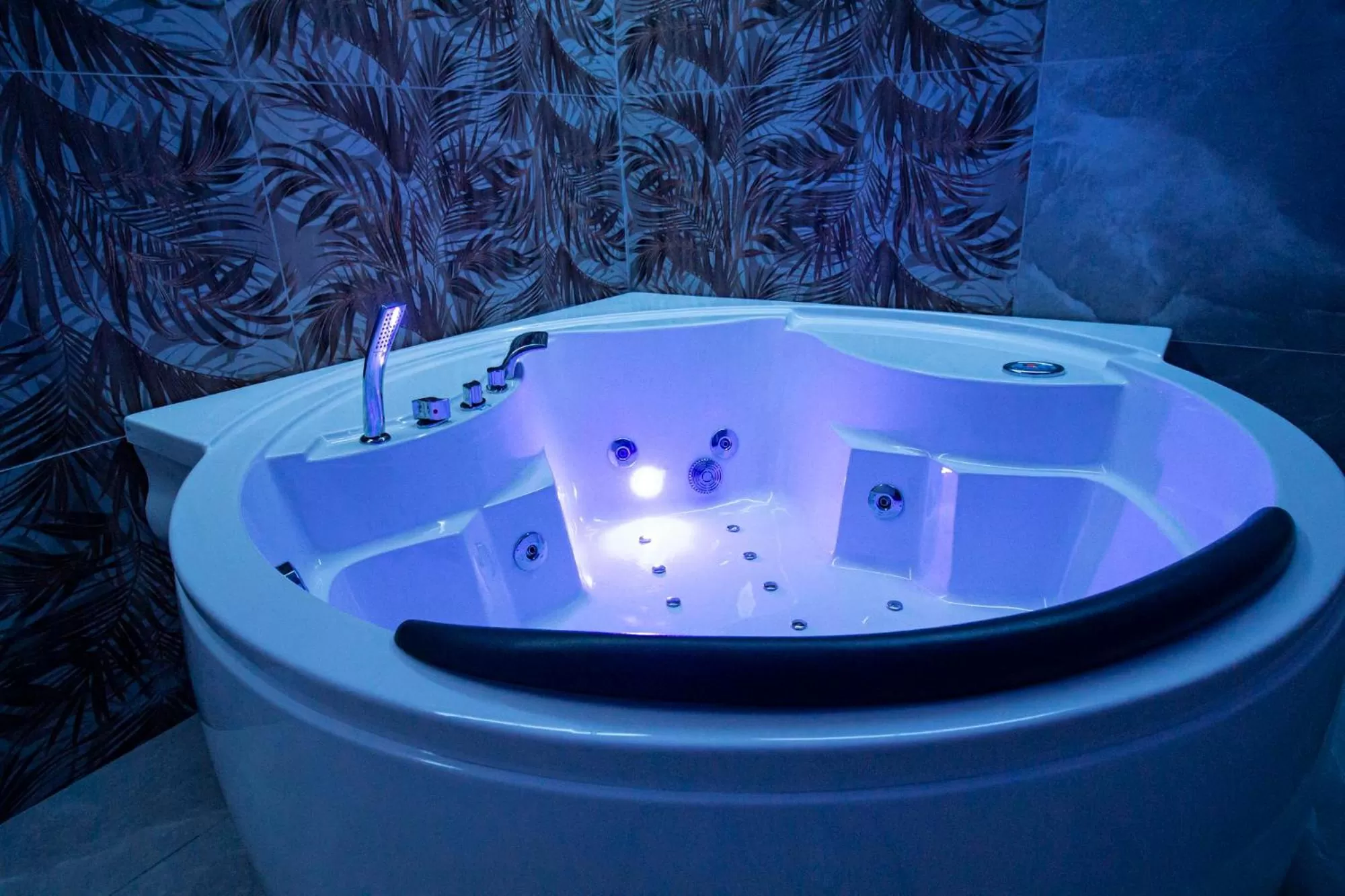 Royal Playa Suite and Apartament -private parking- self chek out