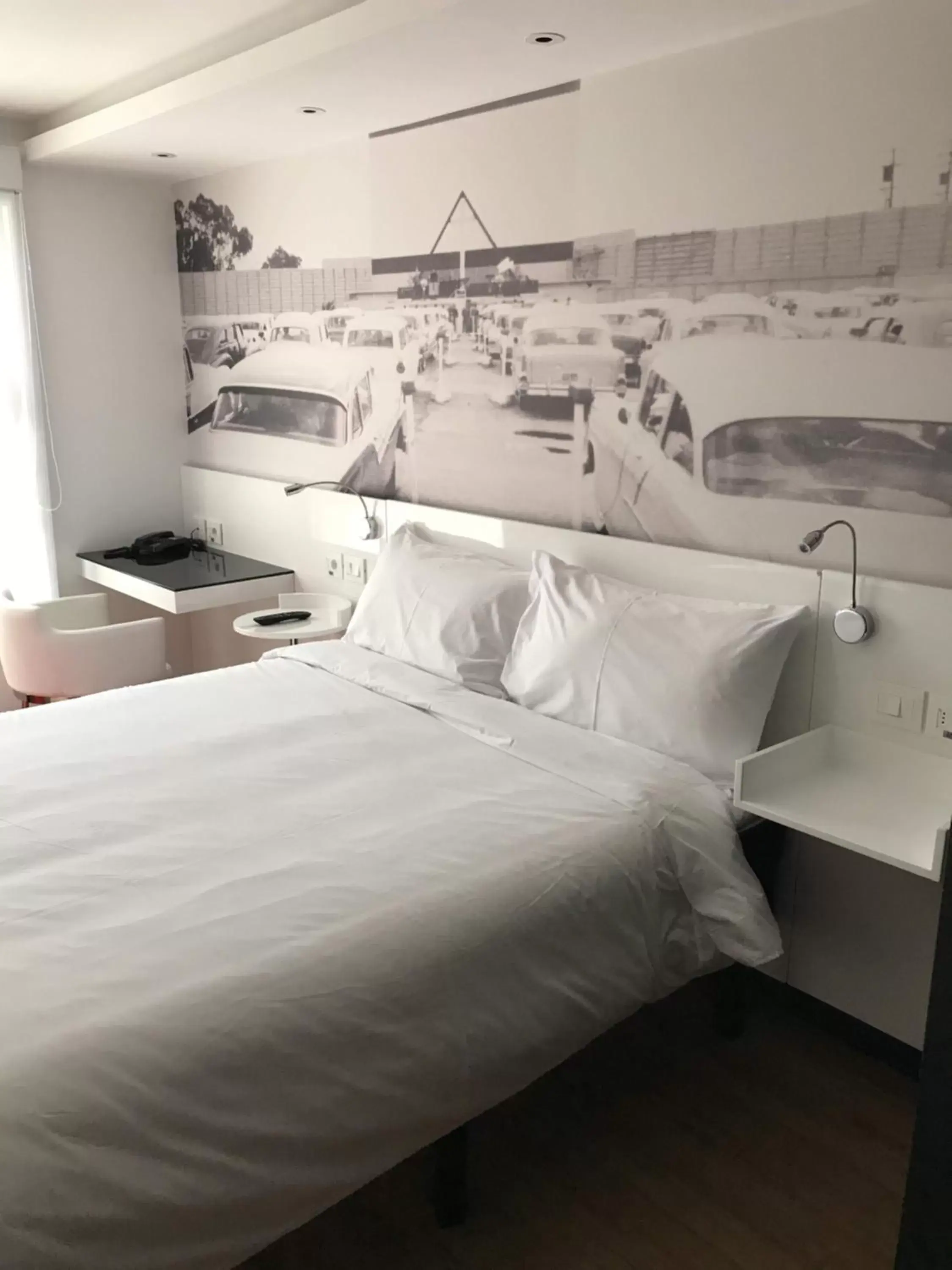 Photo of the whole room, Bed in ibis Styles Montevideo Biarritz
