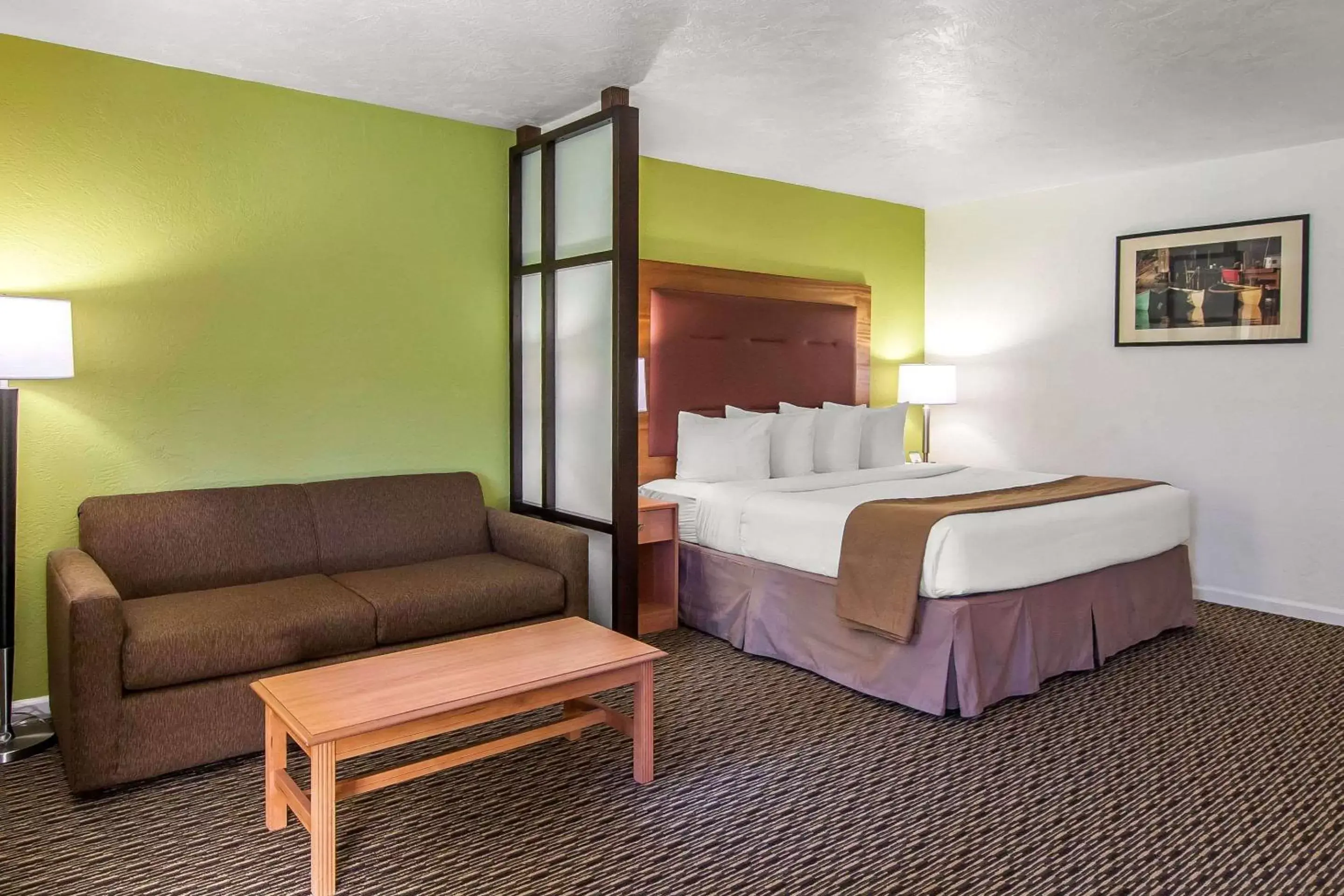 Bedroom, Bed in Quality Inn & Suites at Coos Bay