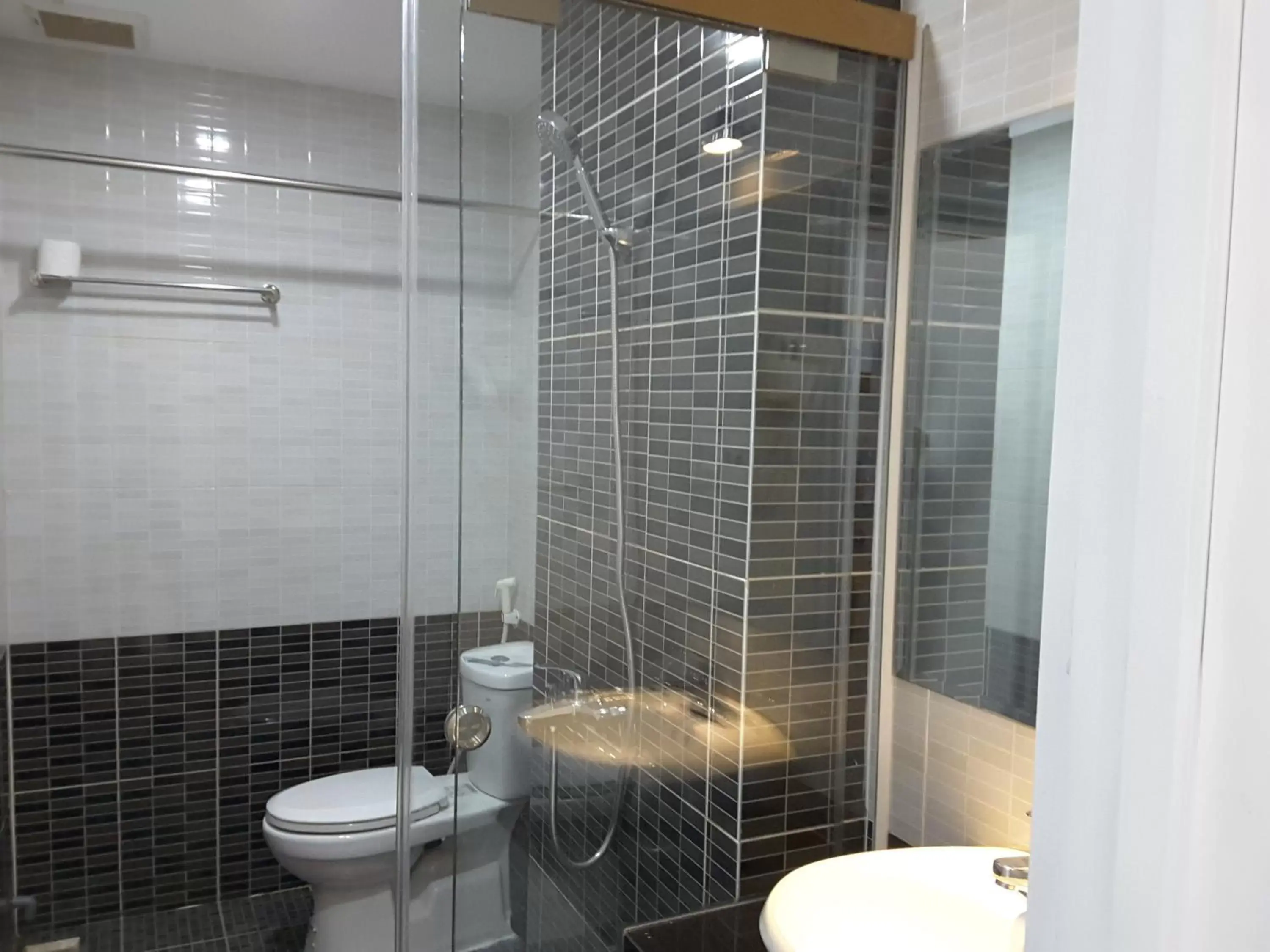 Bathroom in Gold Ocean Apartment