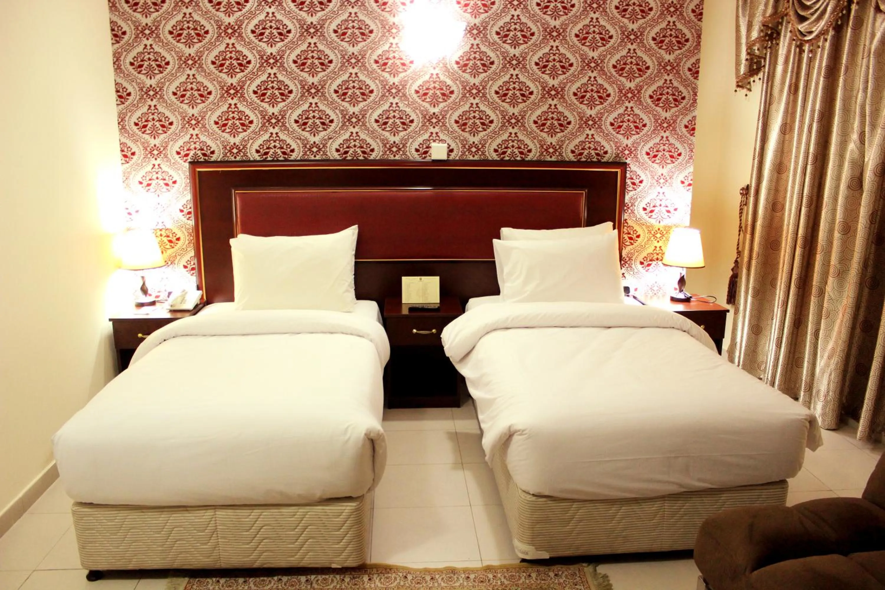 Bedroom, Bed in Montreal Naif Hotel