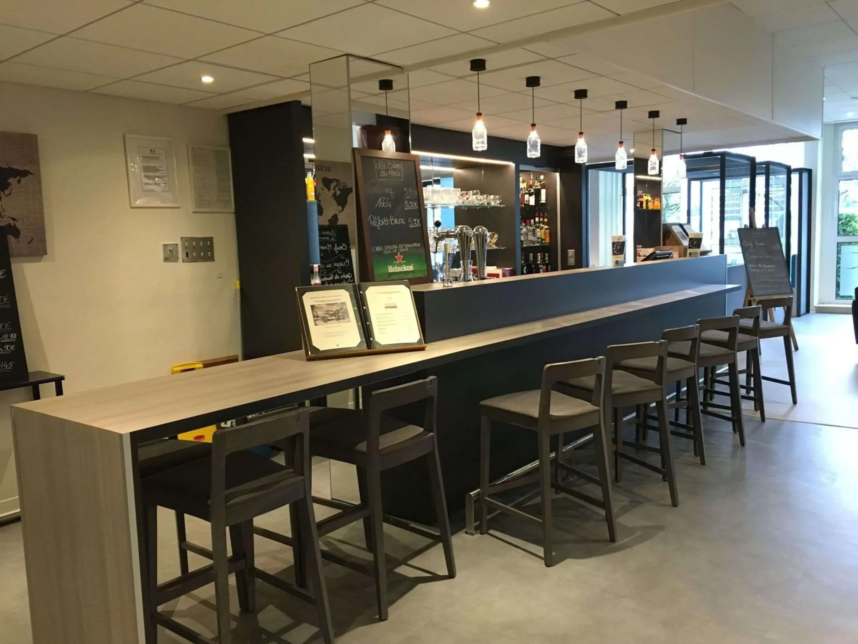 Lounge or bar, Lounge/Bar in ibis Styles Beauvais