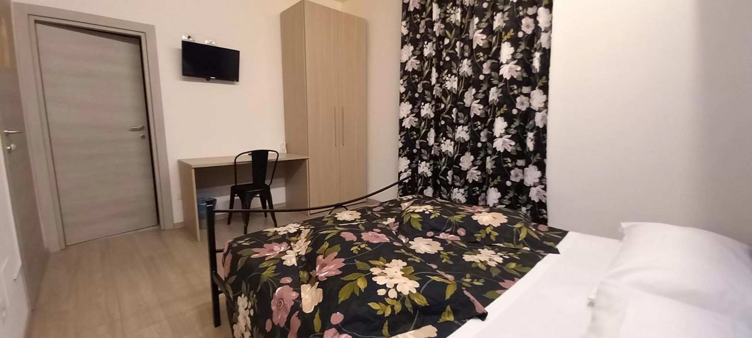 Bed in Albano Station Rooms