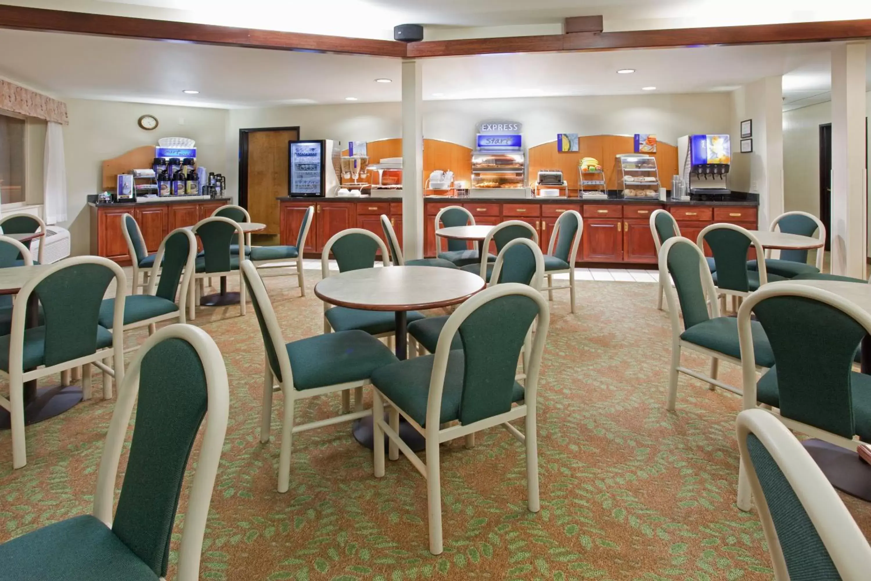 Breakfast, Restaurant/Places to Eat in Holiday Inn Express & Suites Colorado Springs-Airport, an IHG Hotel