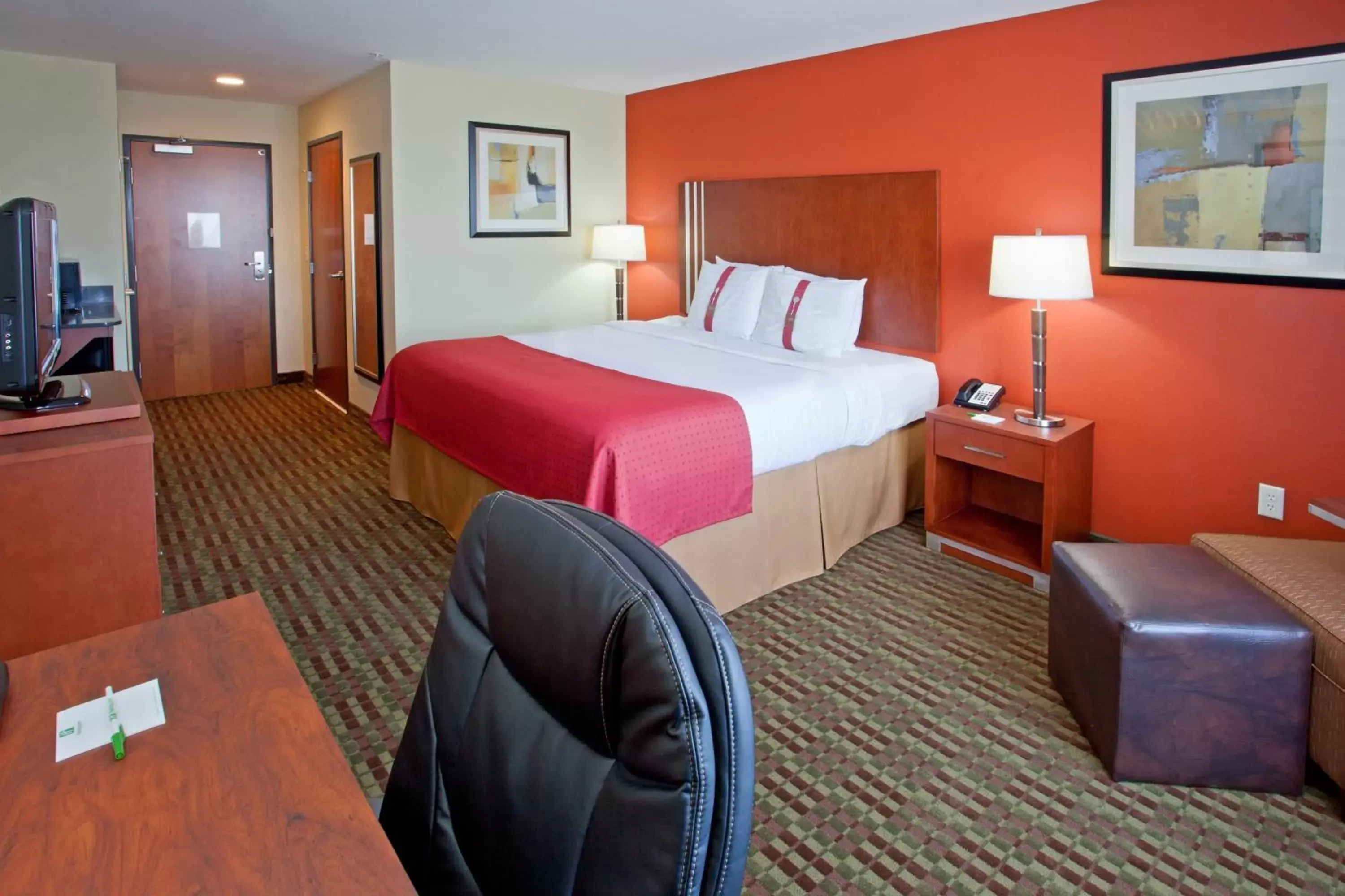 Photo of the whole room, Bed in Holiday Inn Austin North, an IHG Hotel