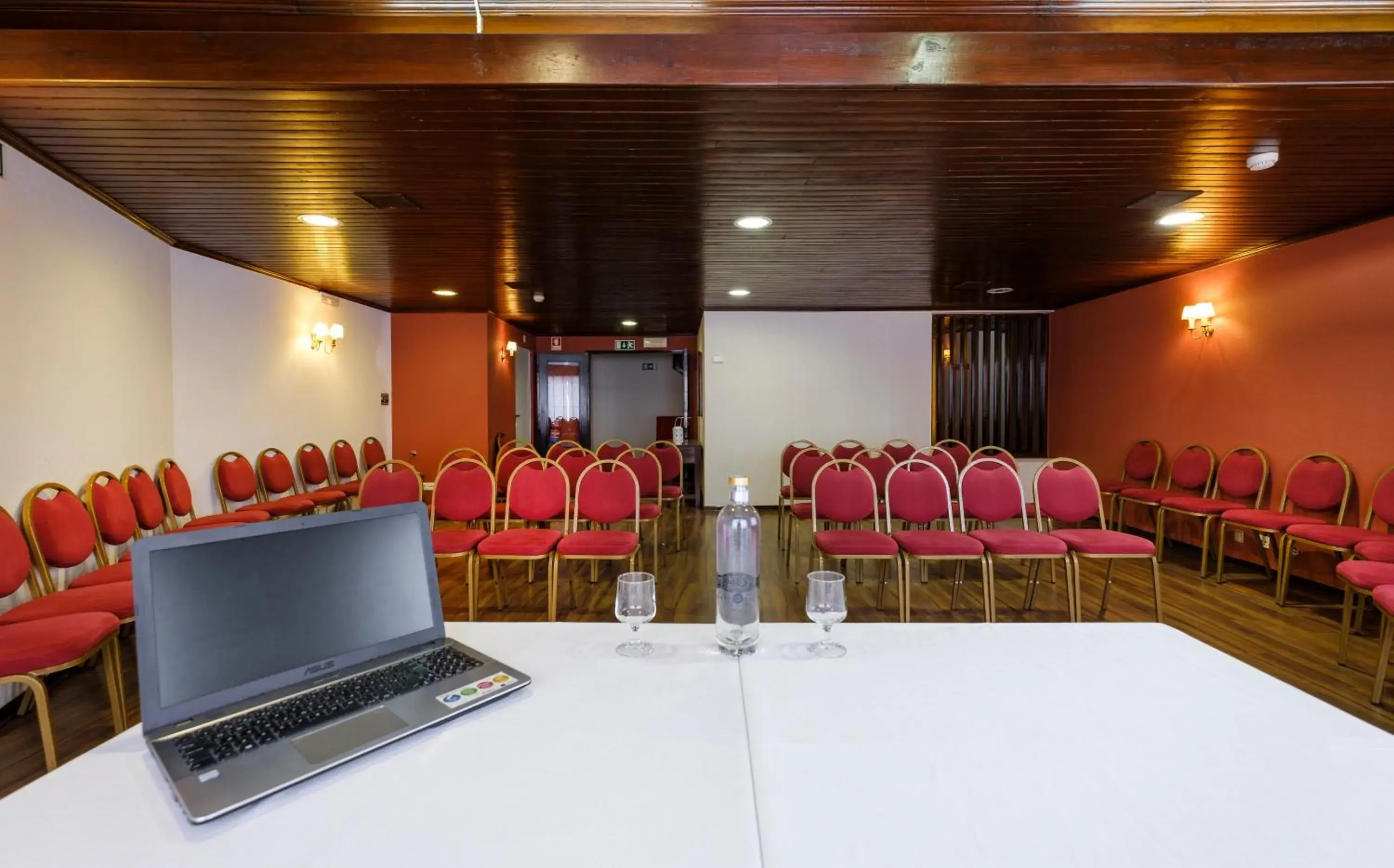 Business Area/Conference Room in Catolica Hotel