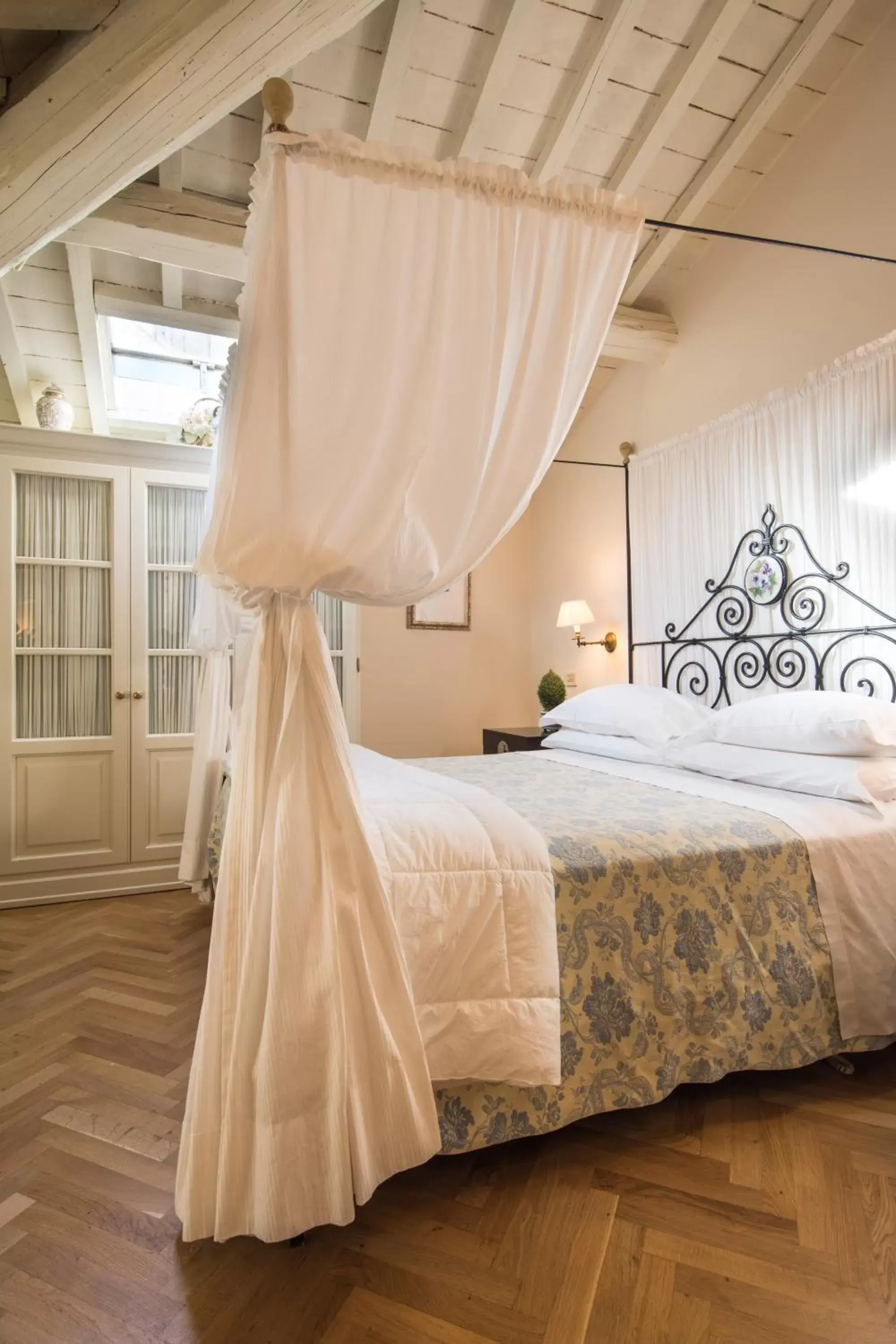 Bed in Villa Le Magnolie