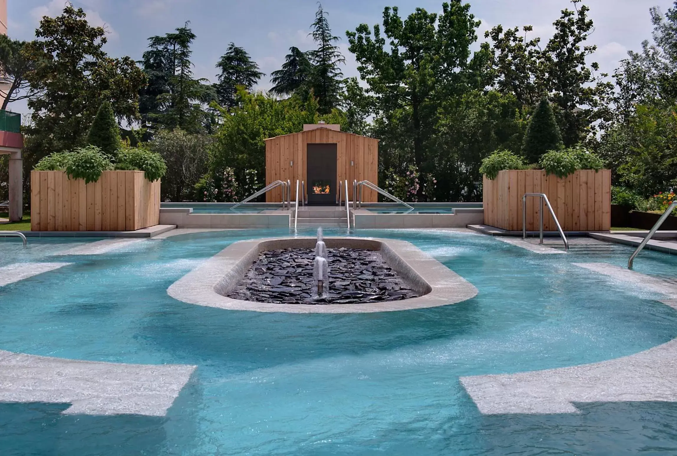 Swimming Pool in Hotel Mioni Pezzato