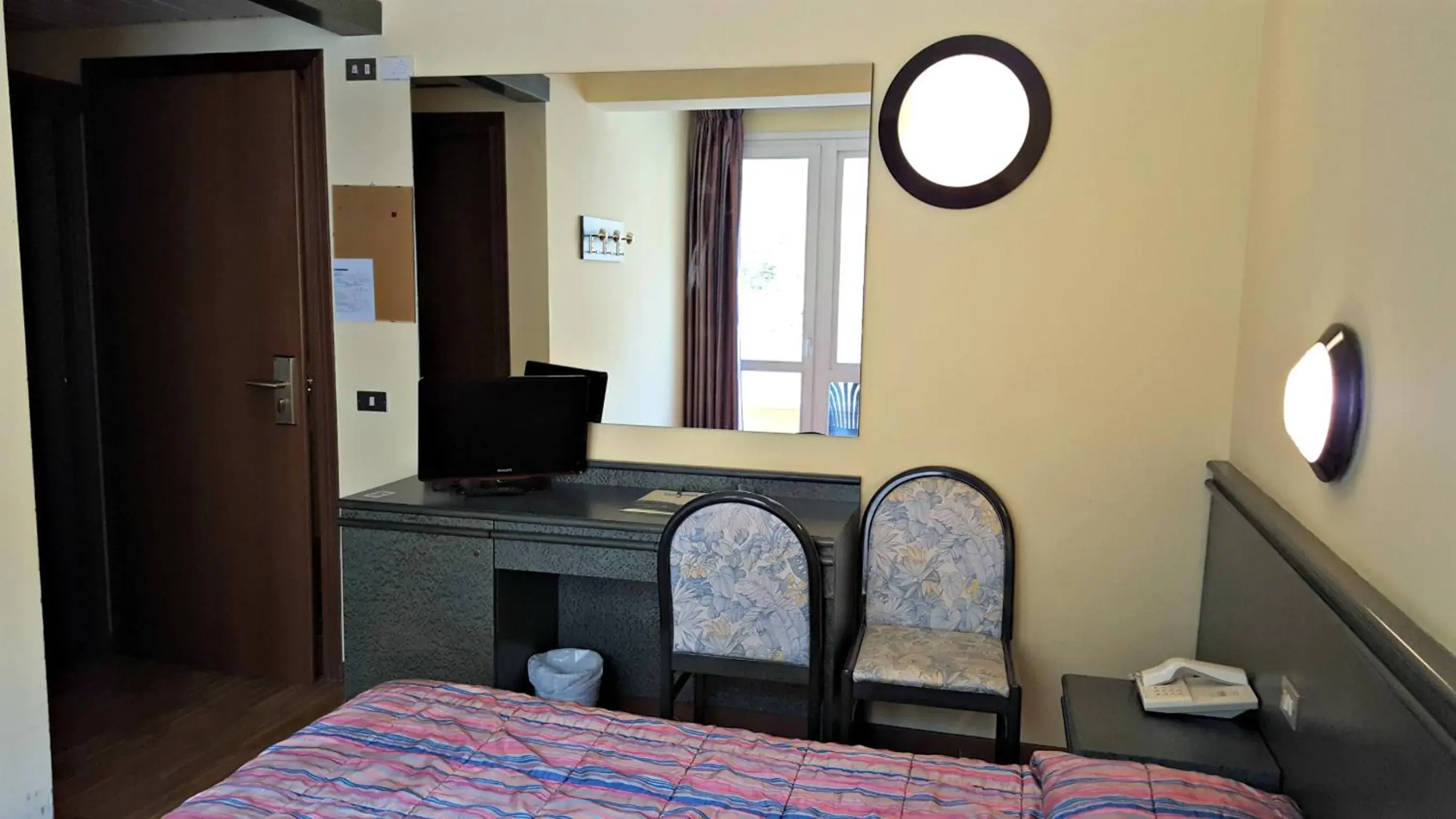 Photo of the whole room, Bed in Hotel Internazionale Photo of the whole room, Bed in Hotel Internazionale