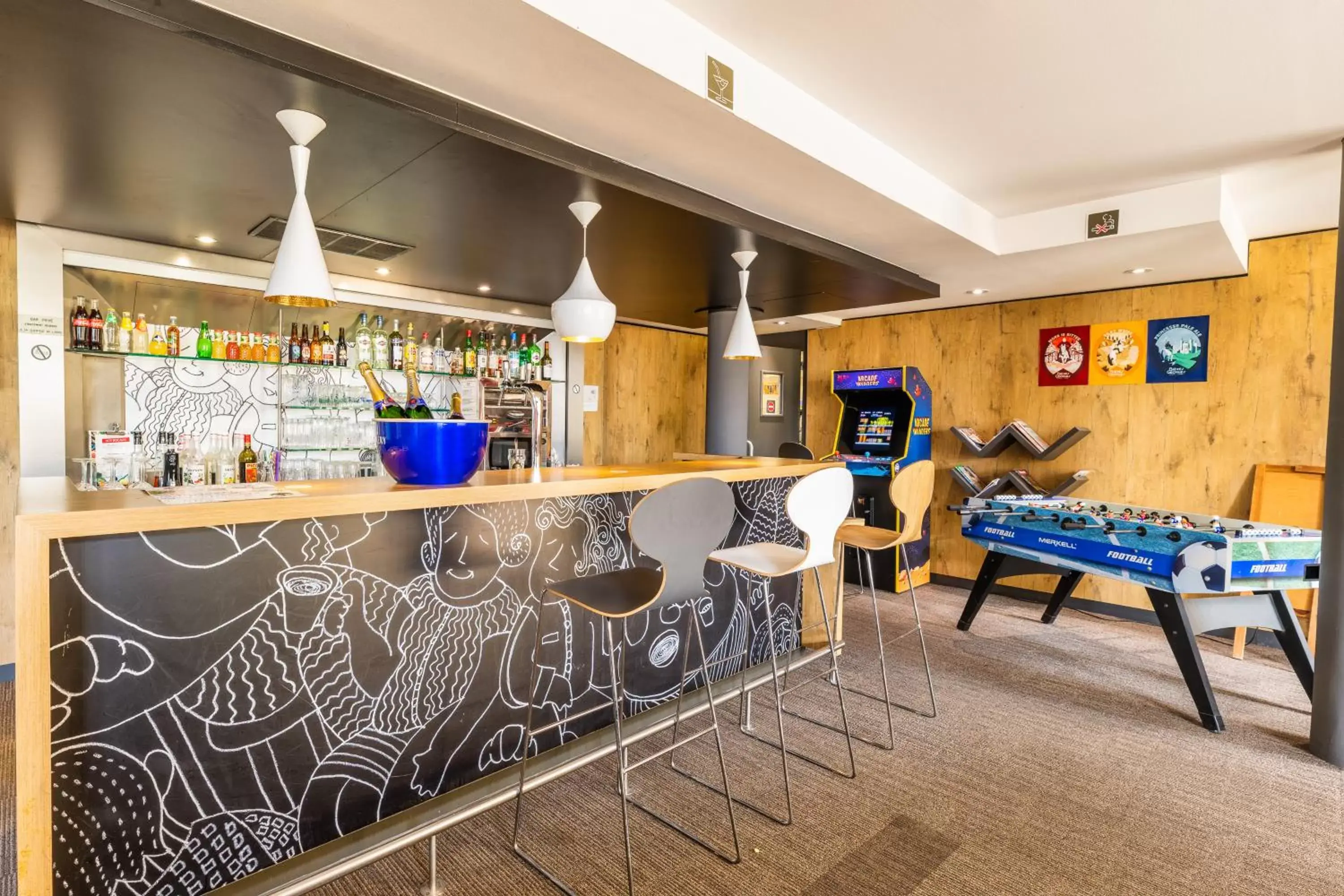 Lounge or bar, Billiards in B&B HOTEL Lyon Eurexpo Bron