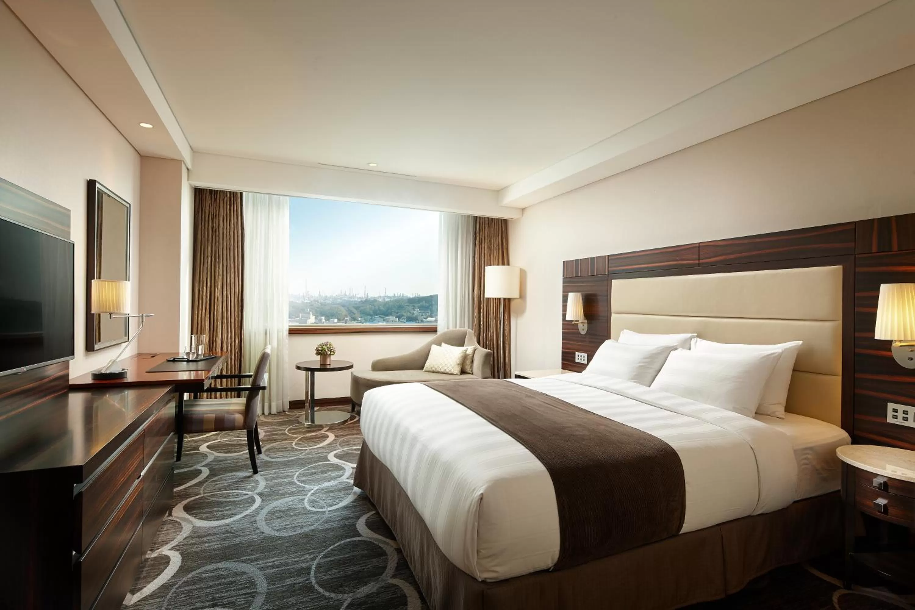Photo of the whole room, Bed in Lotte Hotel Ulsan