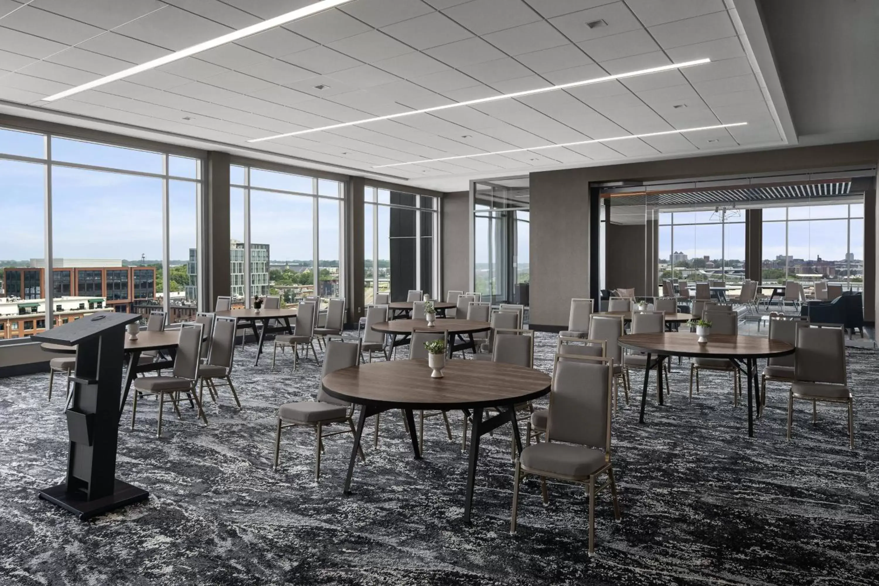 Meeting/conference room, Restaurant/Places to Eat in AC Hotel by Marriott Columbus Downtown