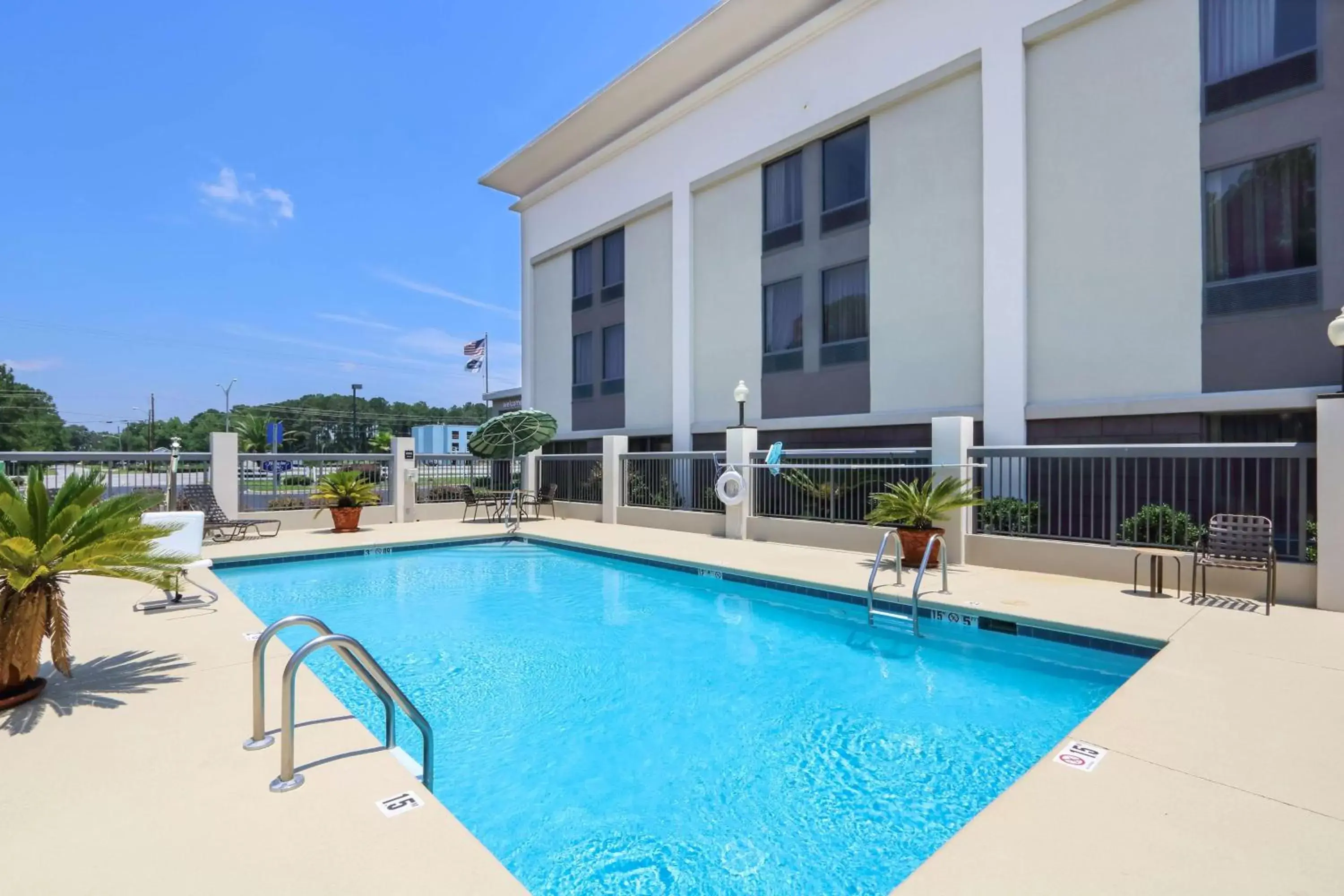 Pool view, Swimming Pool in Hampton Inn Savannah-I-95/Richmond Hill