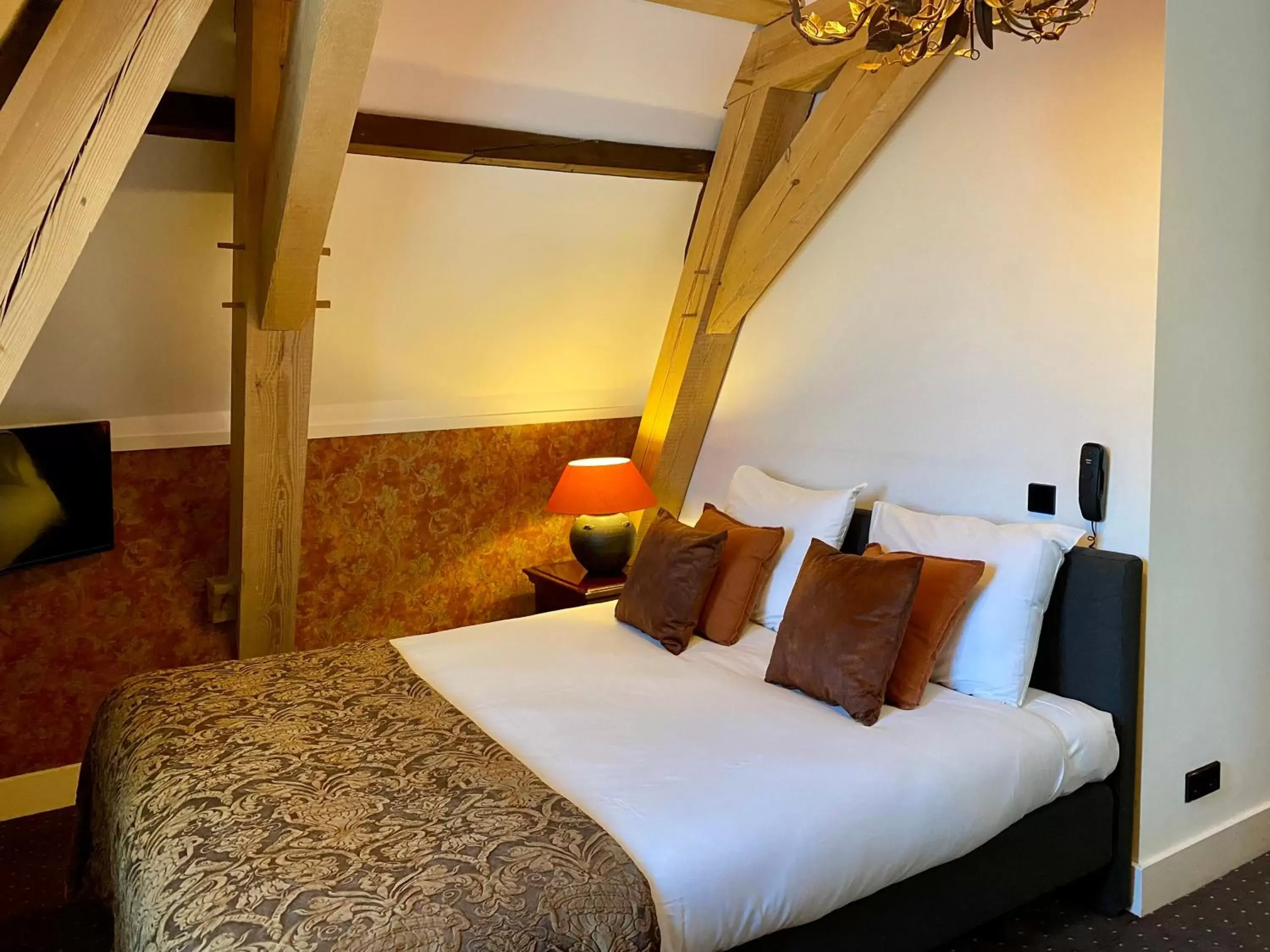 Small Double or Twin Room in Grand Boutique Hotel-Restaurant Huis Vermeer