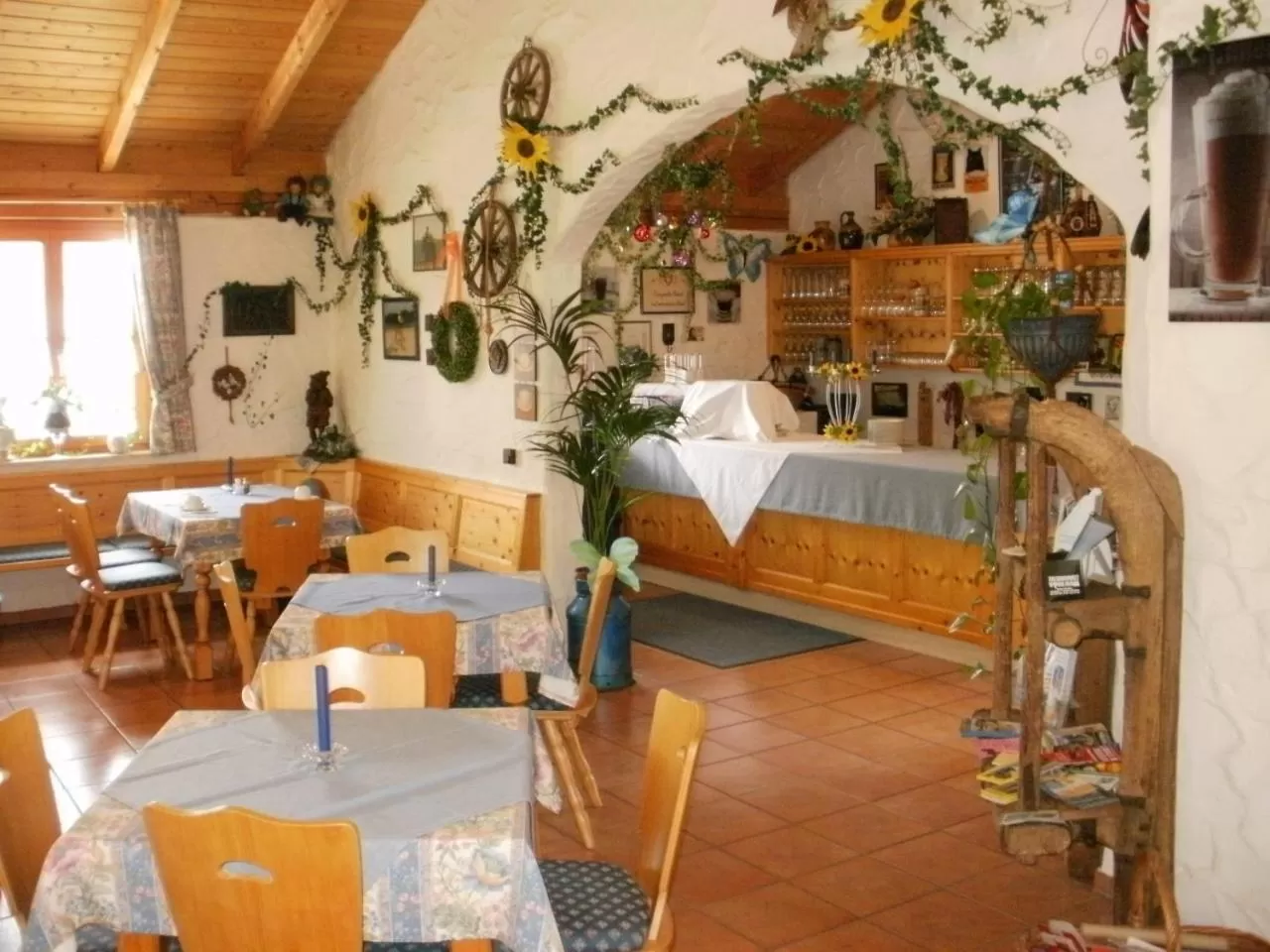 Restaurant/places to eat in PAGA Hotel