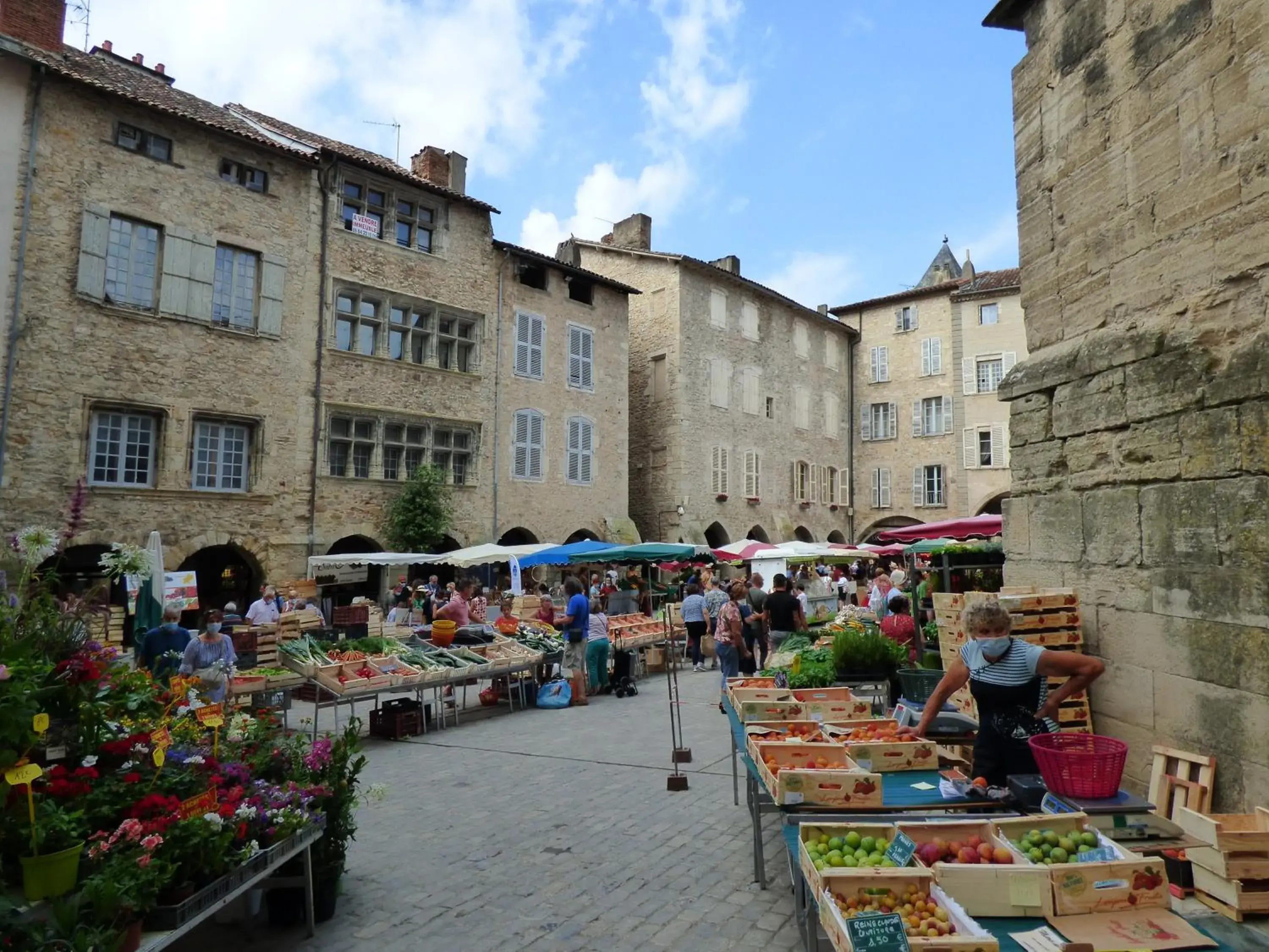 Nearby landmark in inspiration by balladins Villefranche-de-Rouergue