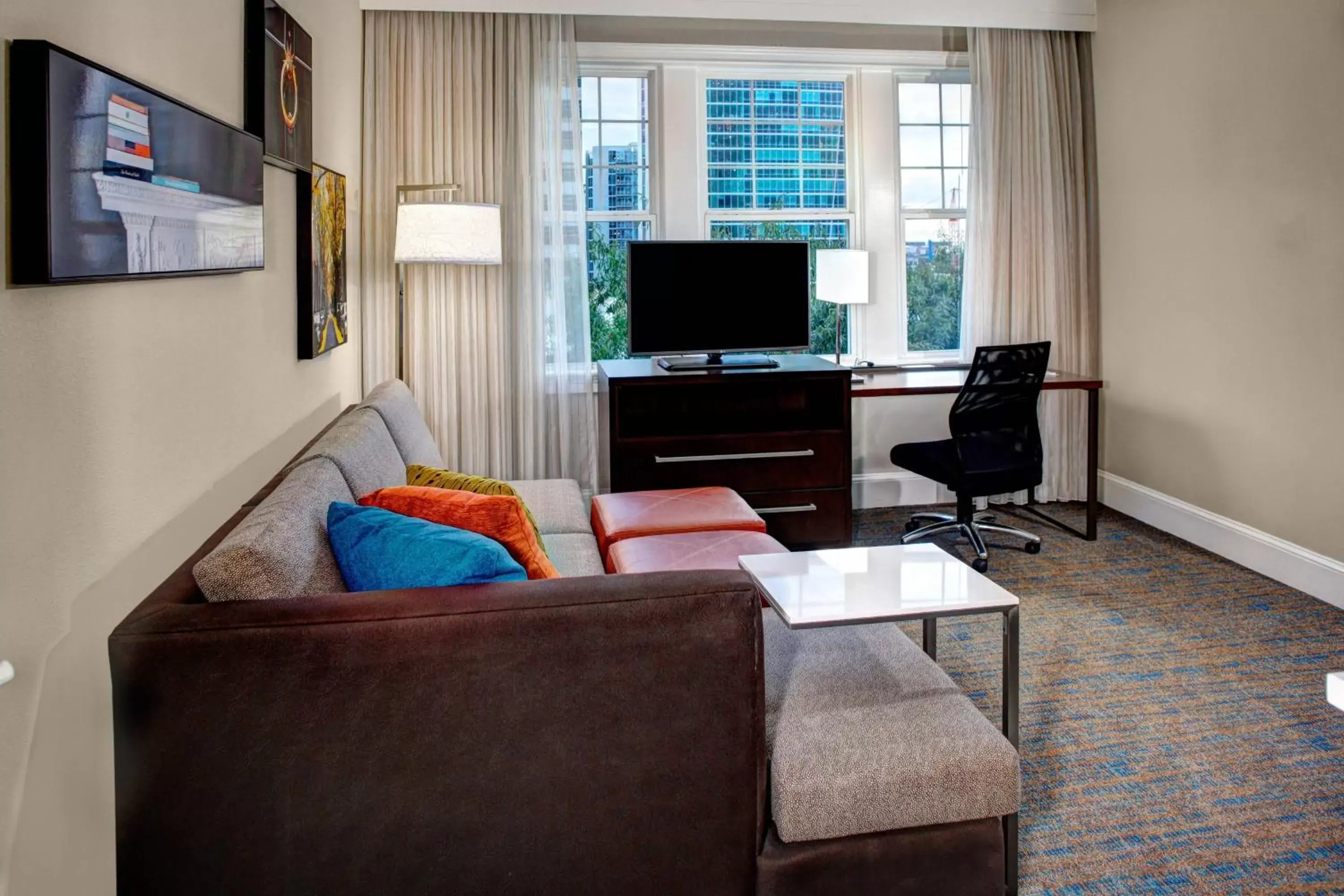 Living room, Seating Area in Residence Inn by Marriott Atlanta Midtown/Georgia Tech