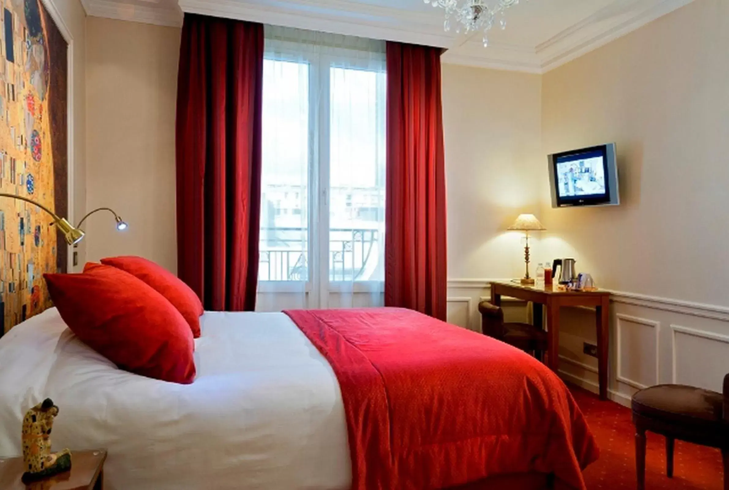 Photo of the whole room, Bed in Timhotel Tour Montparnasse