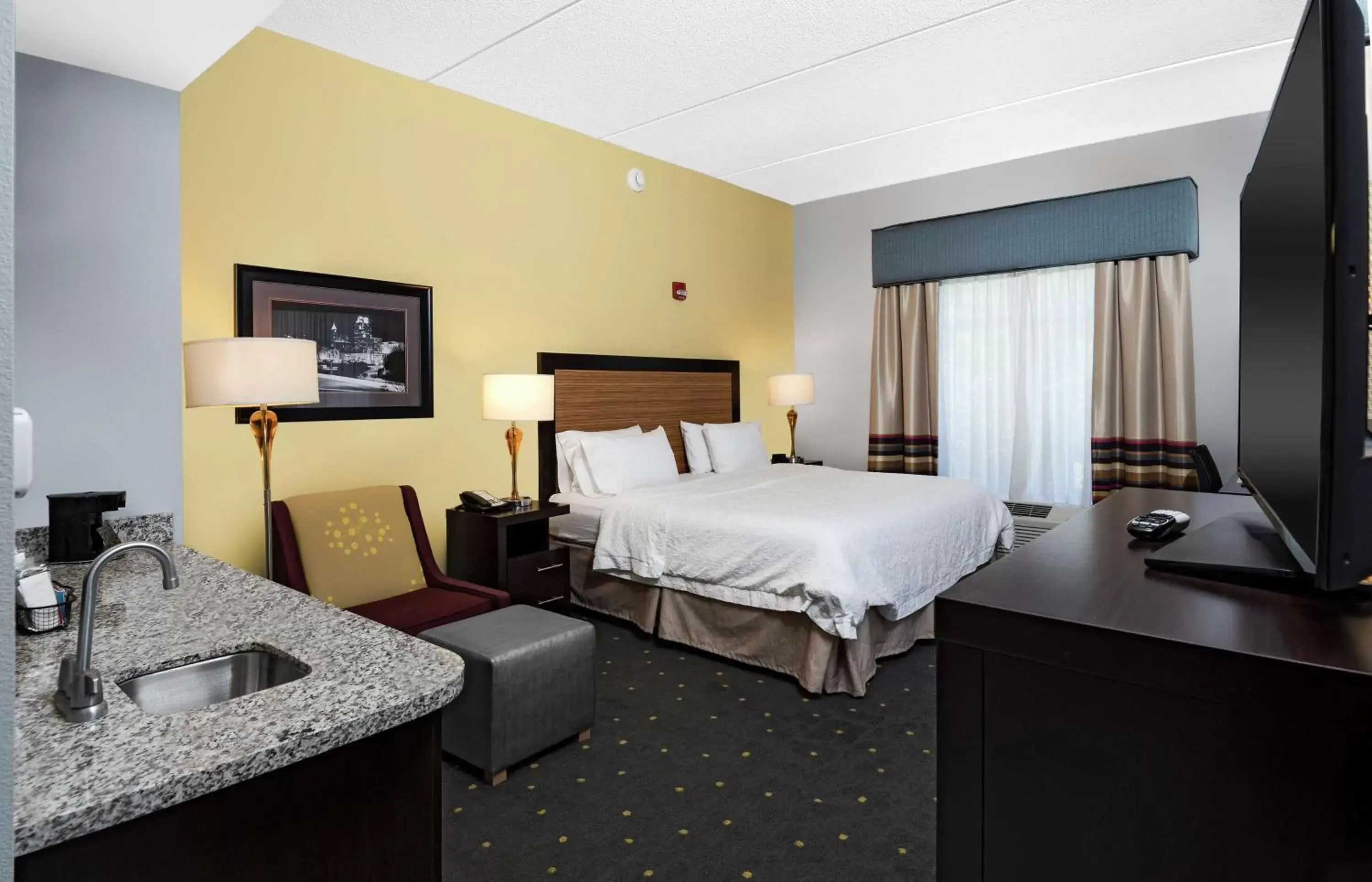 Bed in Hampton Inn & Suites - Raleigh Downtown