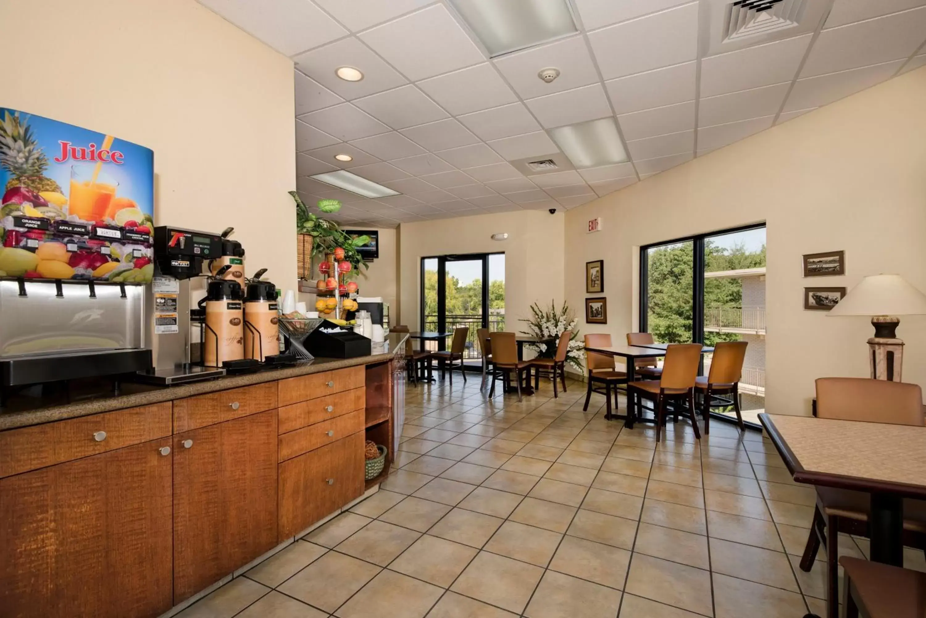 Continental breakfast, Restaurant/Places to Eat in Markham House Suites Little Rock Medical Center