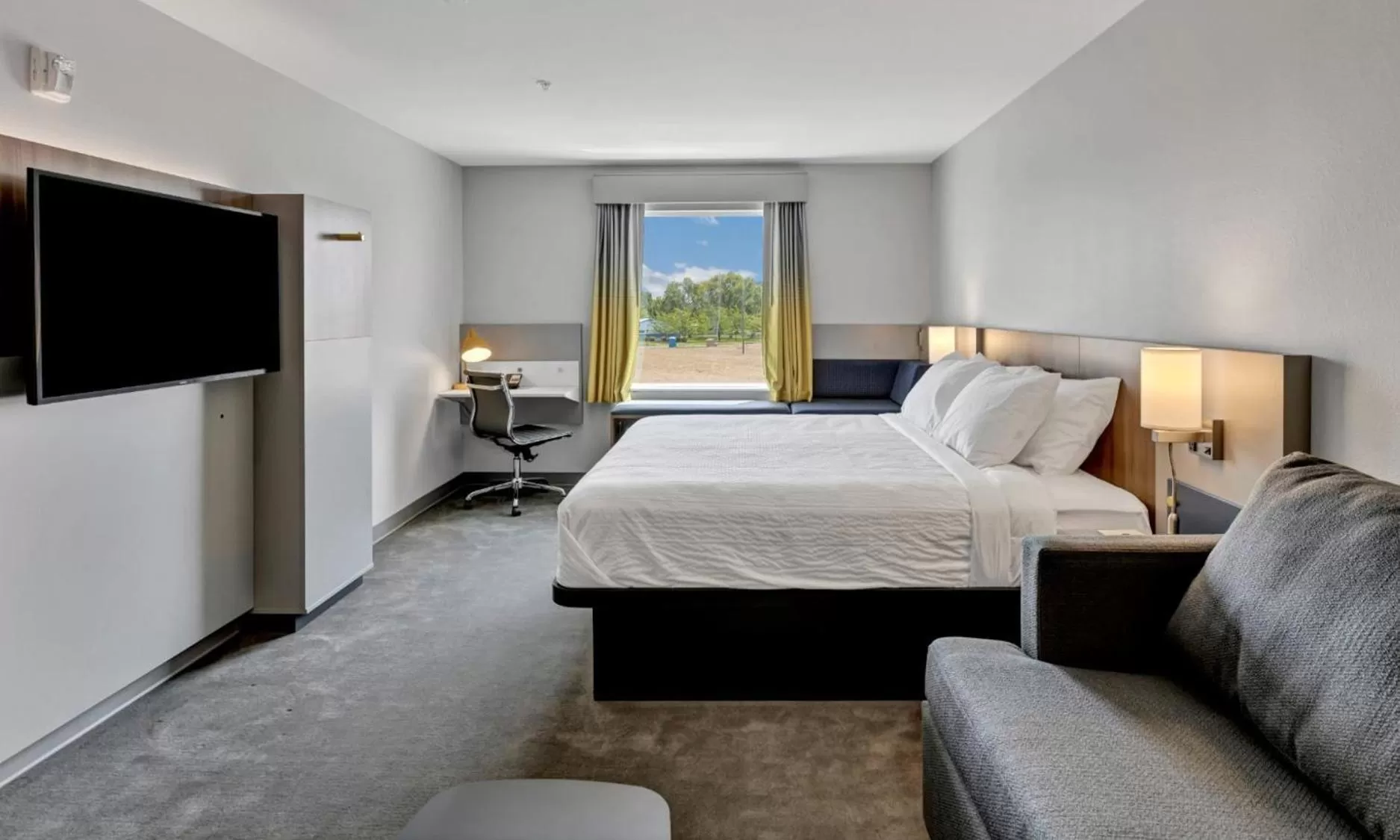 Bedroom, Bed in Holiday Inn Express & Suites George - Quincy South by IHG