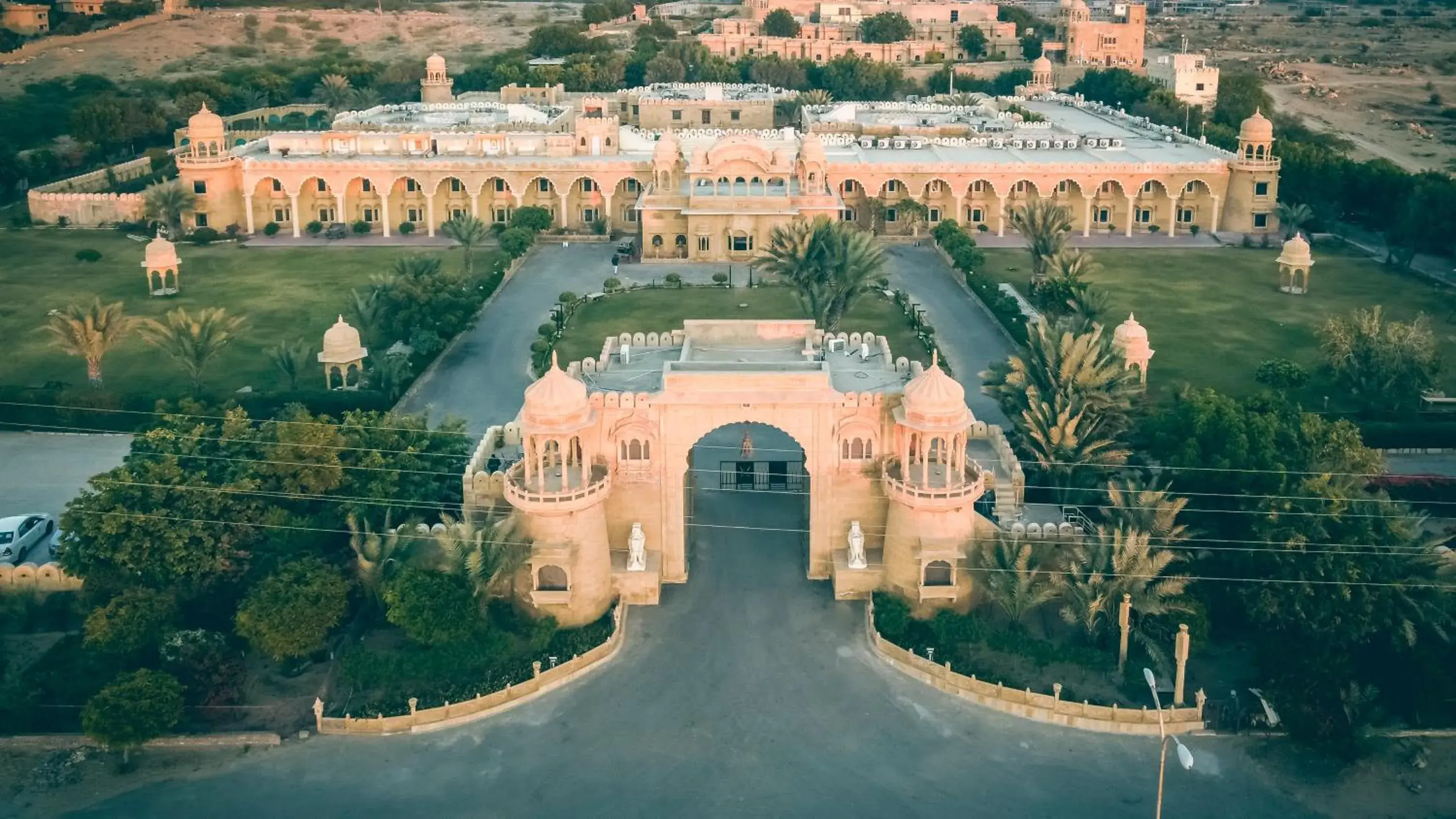 Bird's eye view, Bird's-eye View in Fort Rajwada