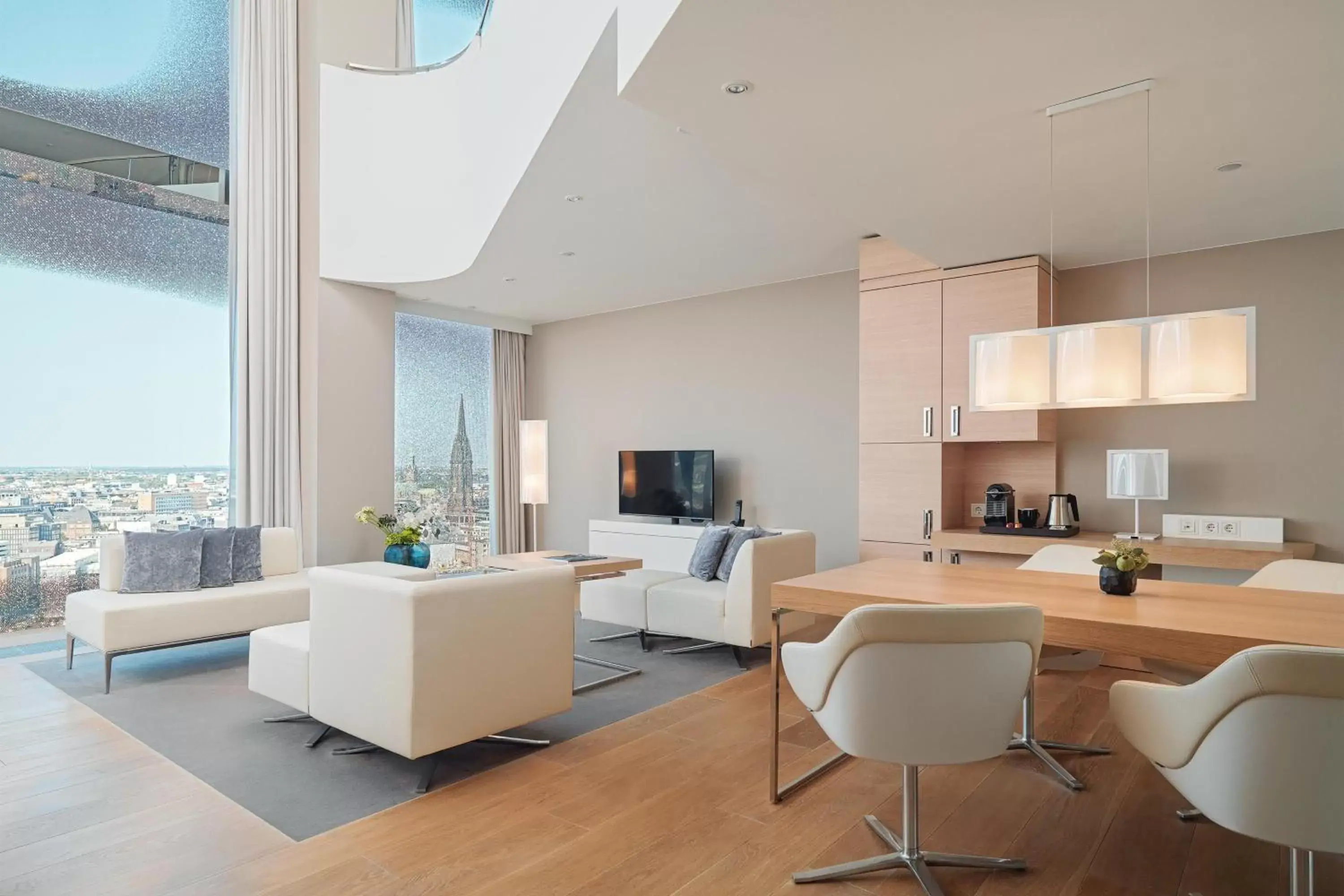 Living room, Seating Area in The Westin Hamburg