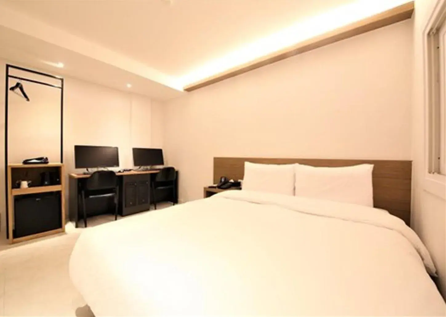 Property building, Bed in Busan Seomyeon Business Hotel J7                                                                