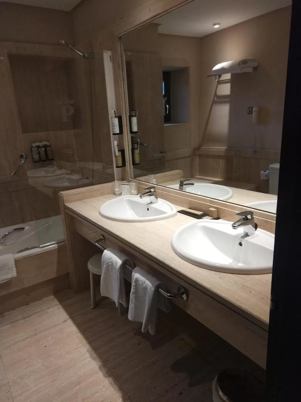 Toilet in Parador de Santillana Gil Blas