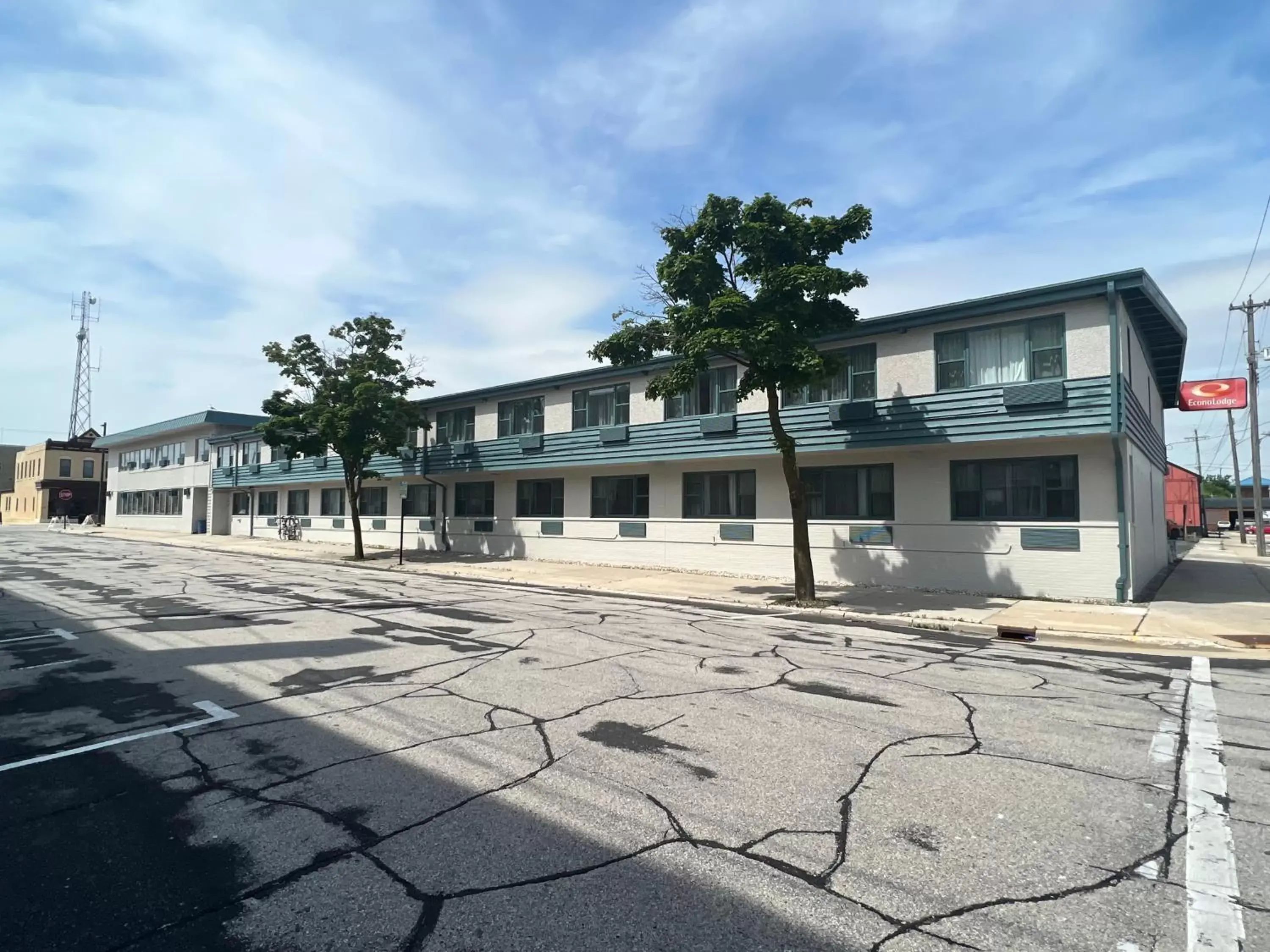 Property Building in Econo Lodge Manitowoc