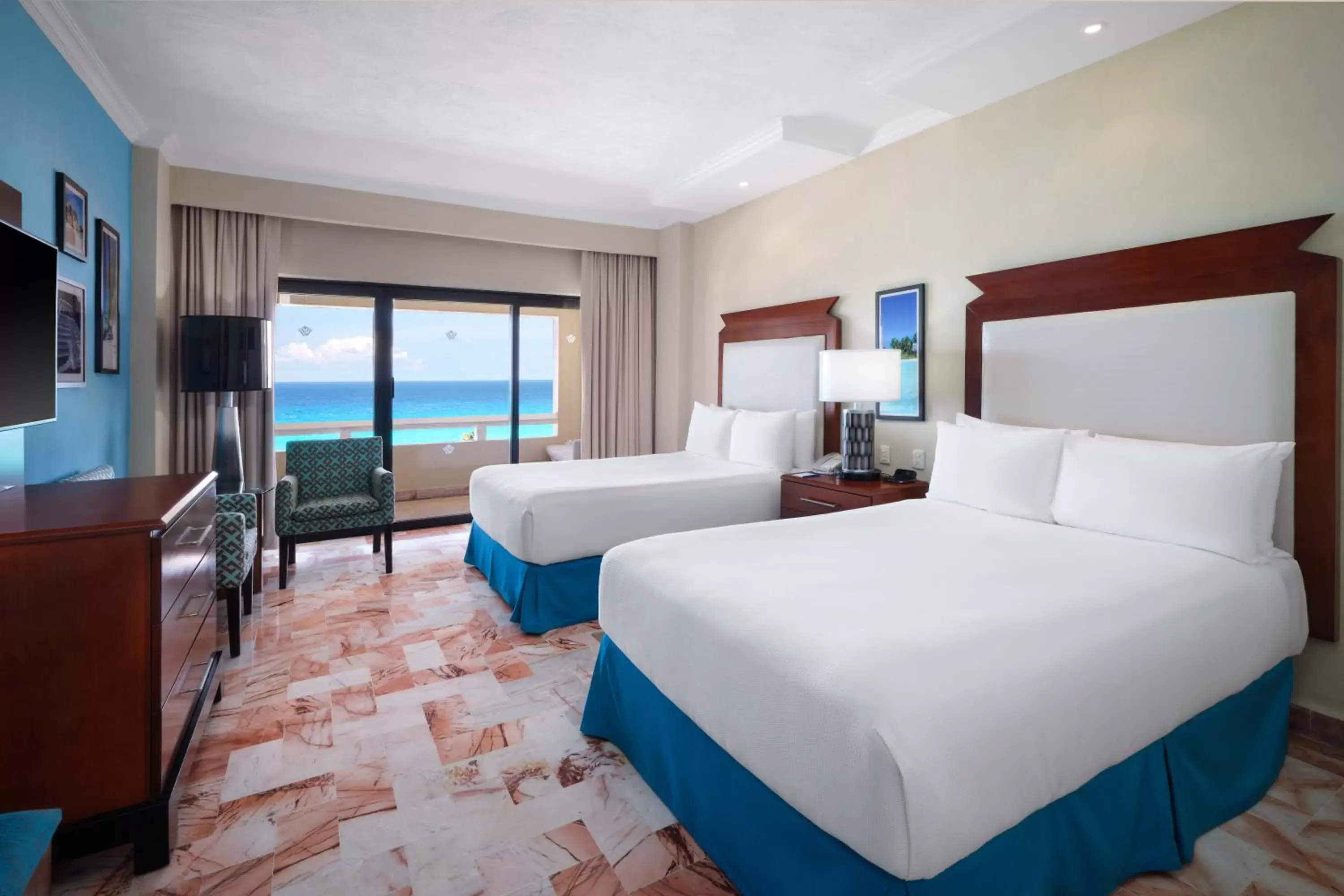 Bed in Wyndham Grand Cancun All Inclusive Resort & Villas