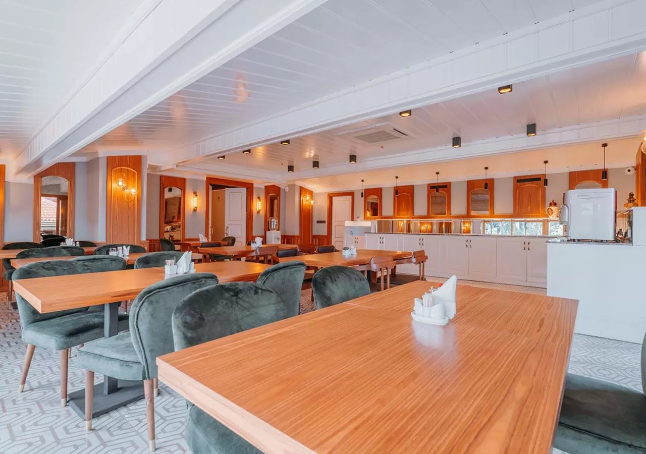 Restaurant/places to eat in TS Park Hotel