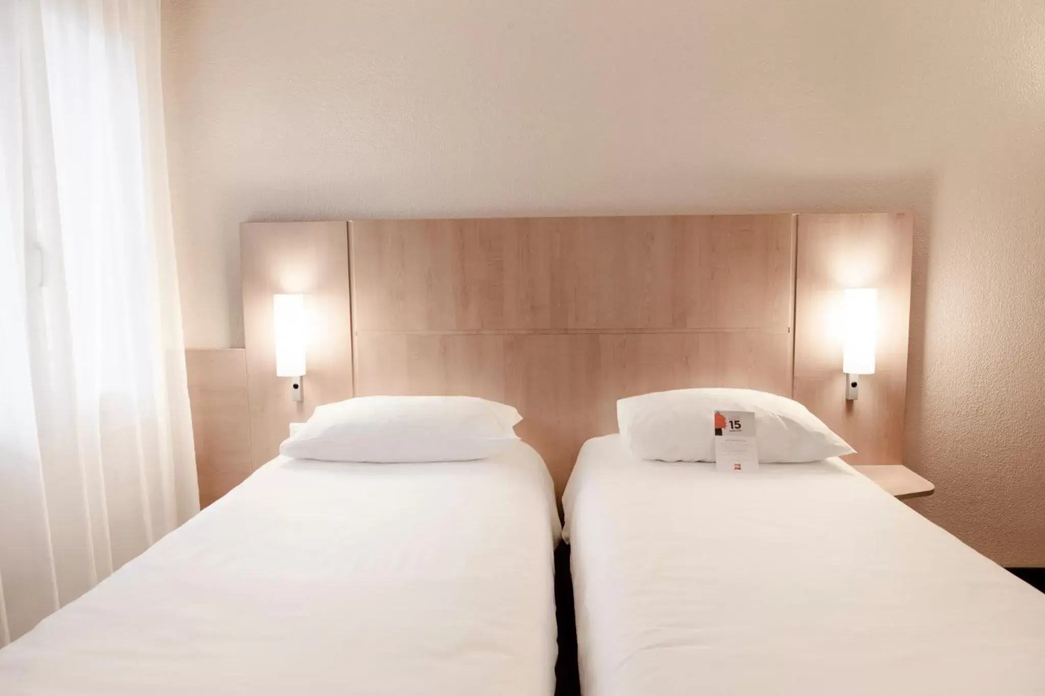 Bed in ibis Lille Centre Grand Place